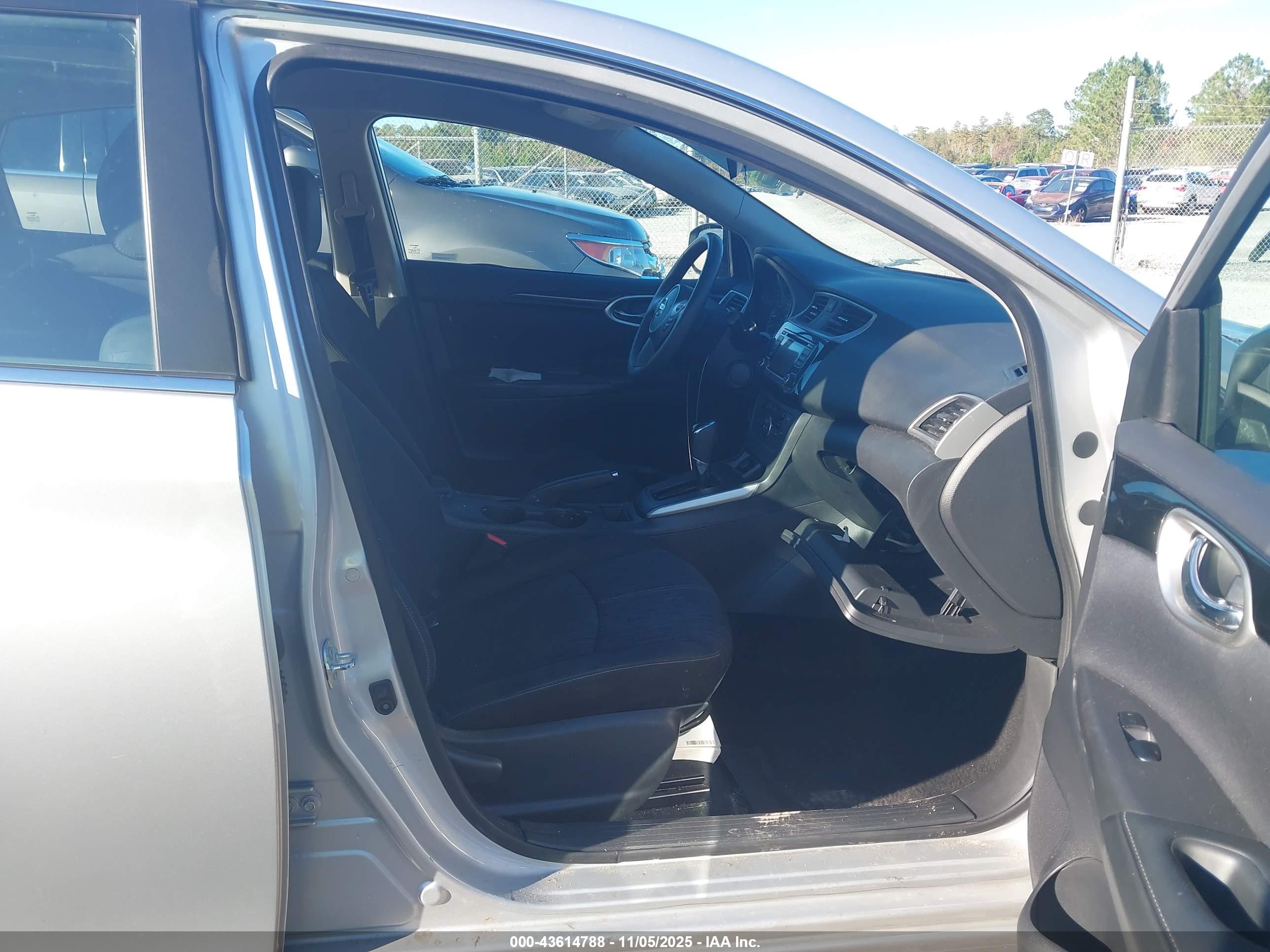 NISSAN SENTRA image 5