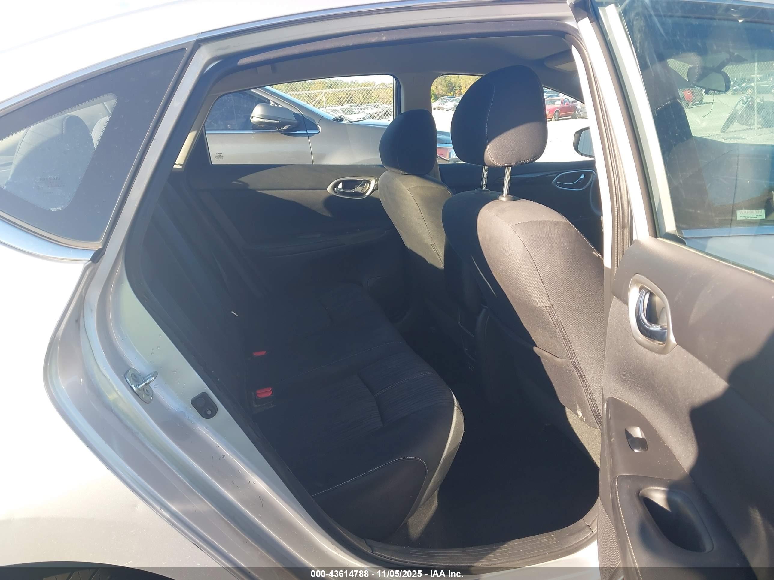 NISSAN SENTRA image 8