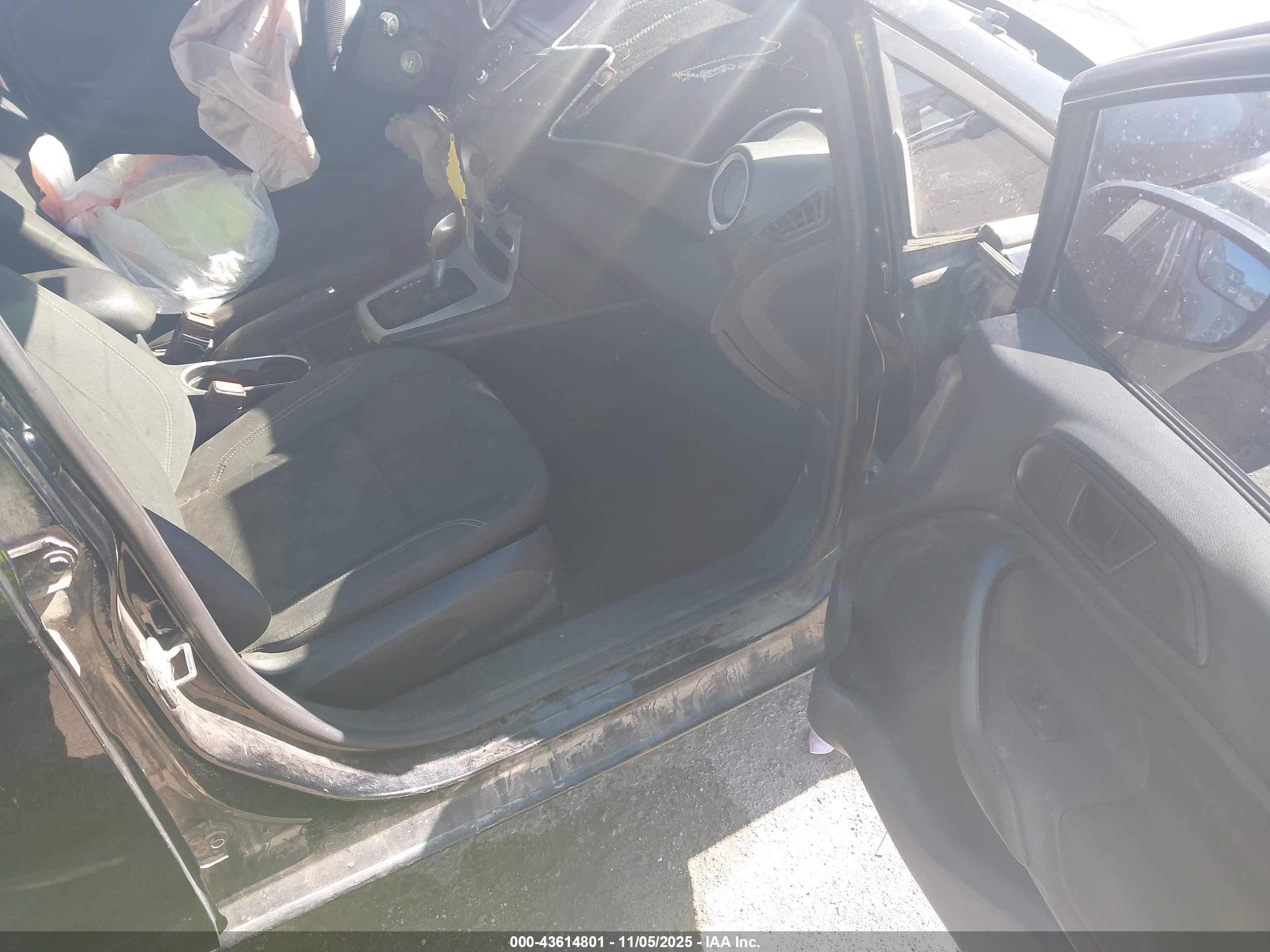 FORD FIESTA image 5