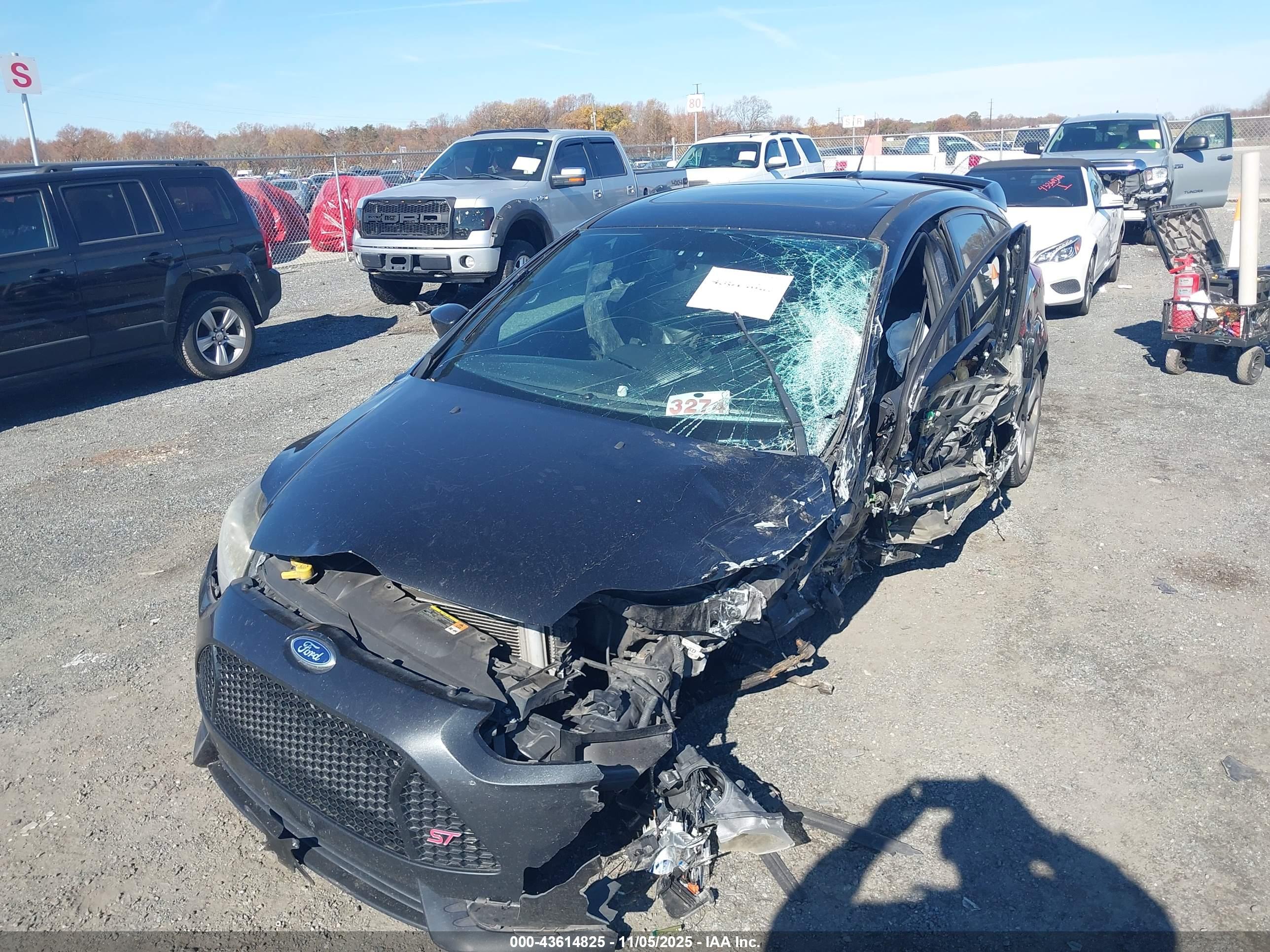 FORD FOCUS image 2