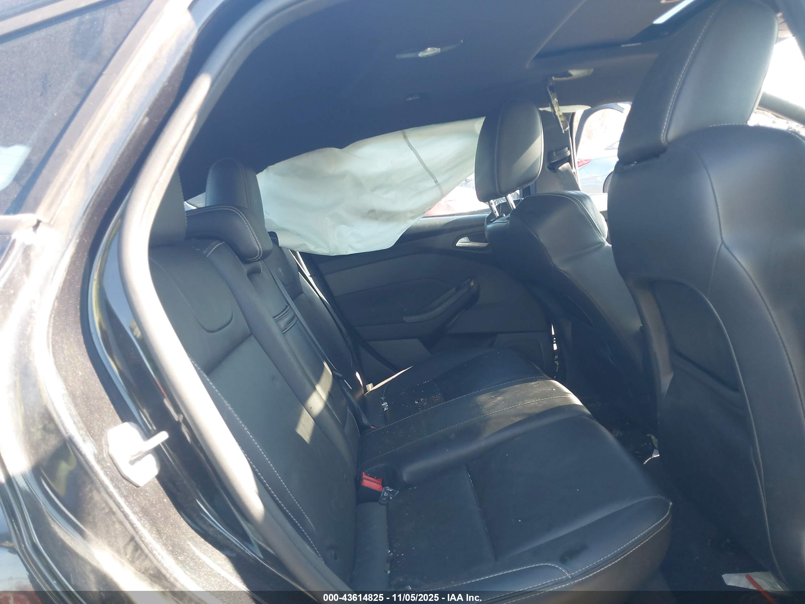 FORD FOCUS image 8