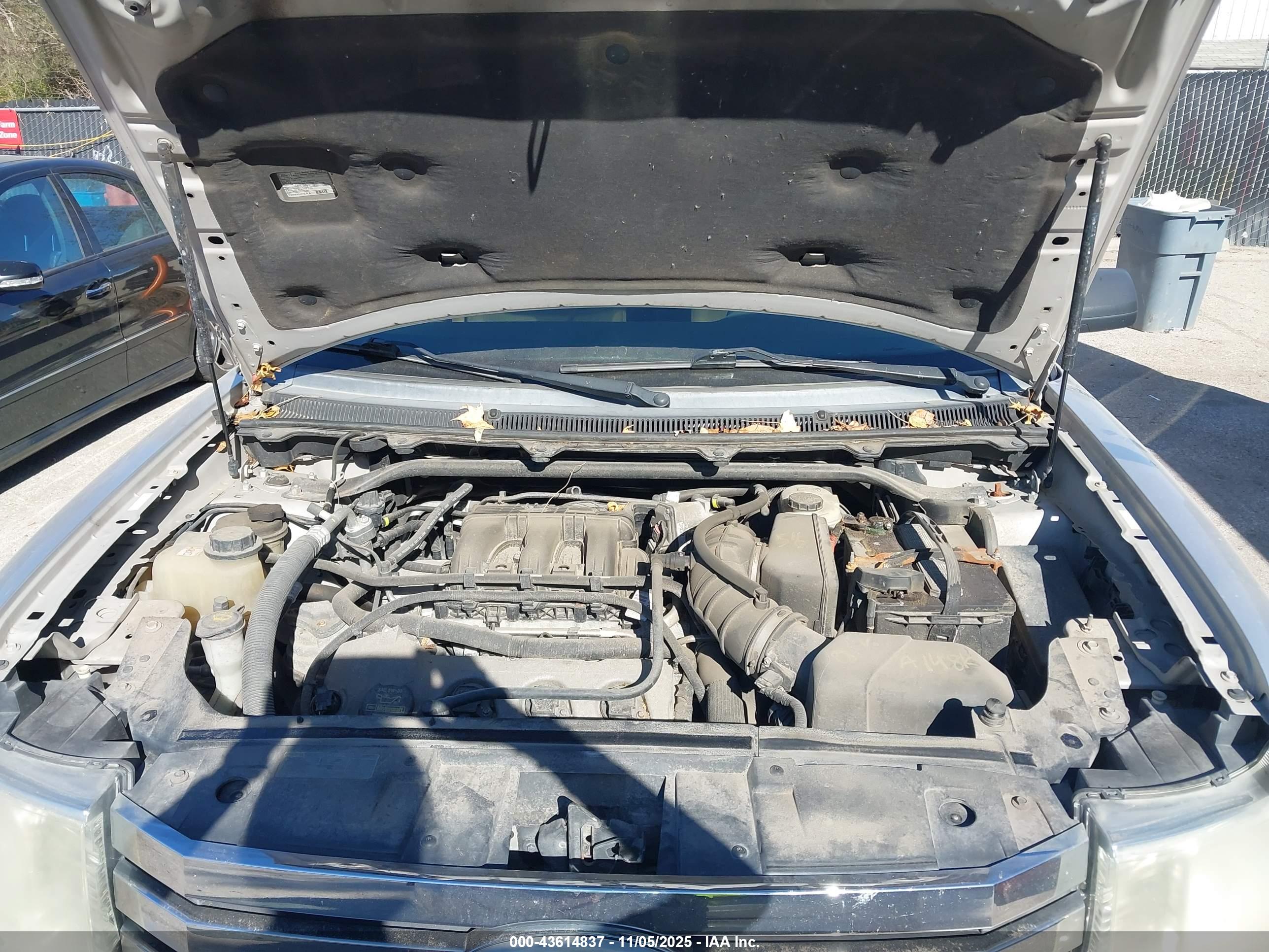 FORD FLEX image 10