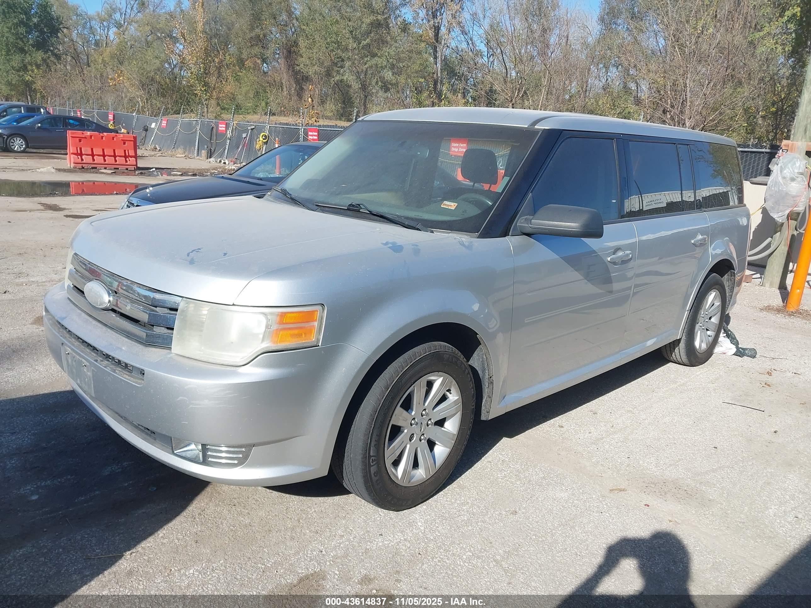 FORD FLEX image 2