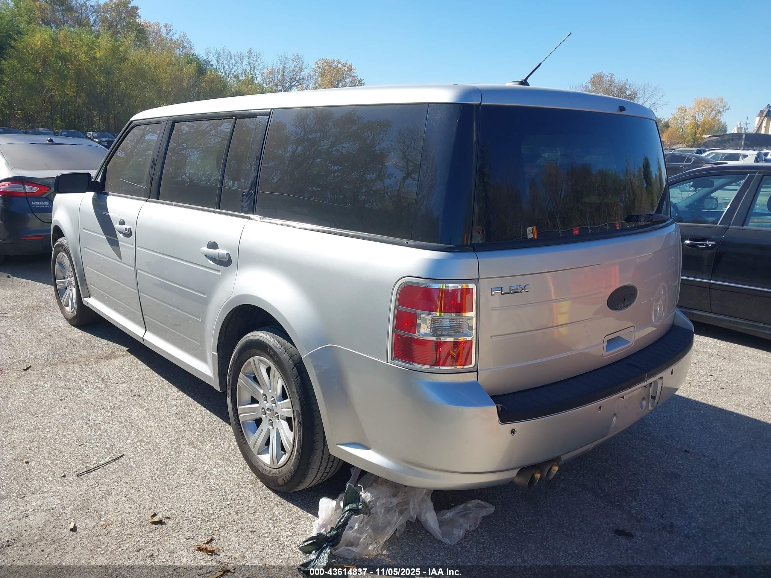 FORD FLEX image 3