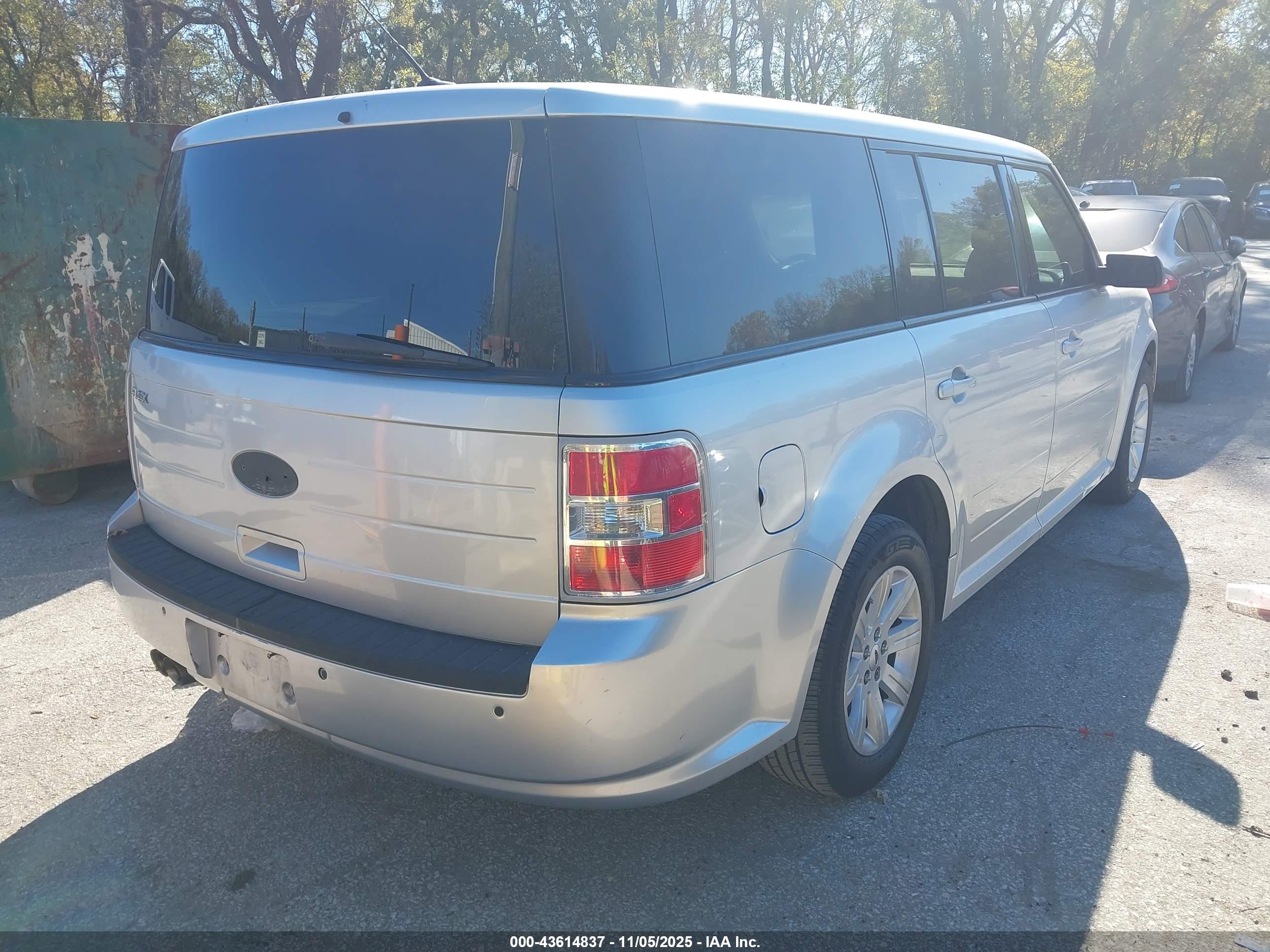 FORD FLEX image 4