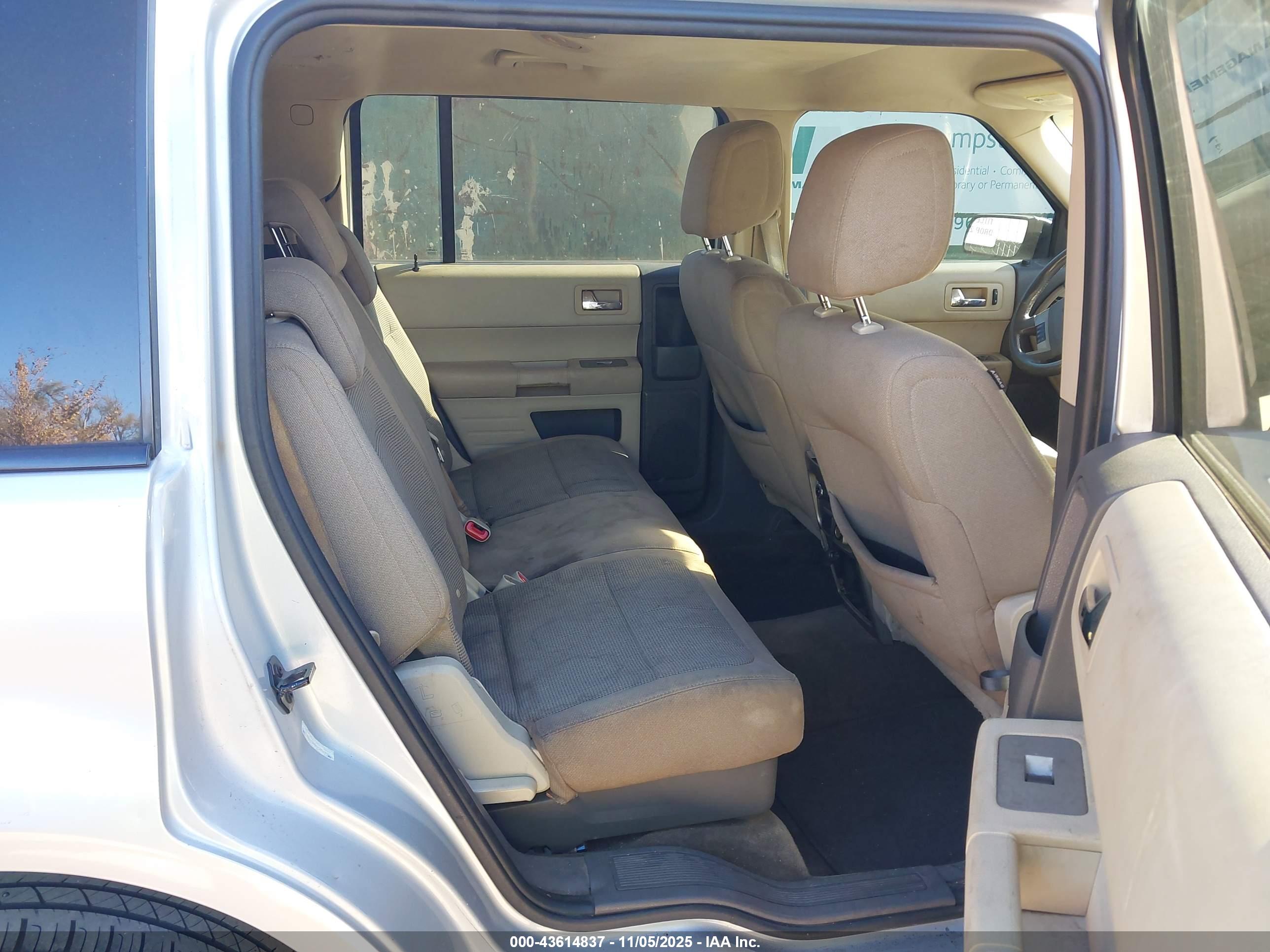 FORD FLEX image 8