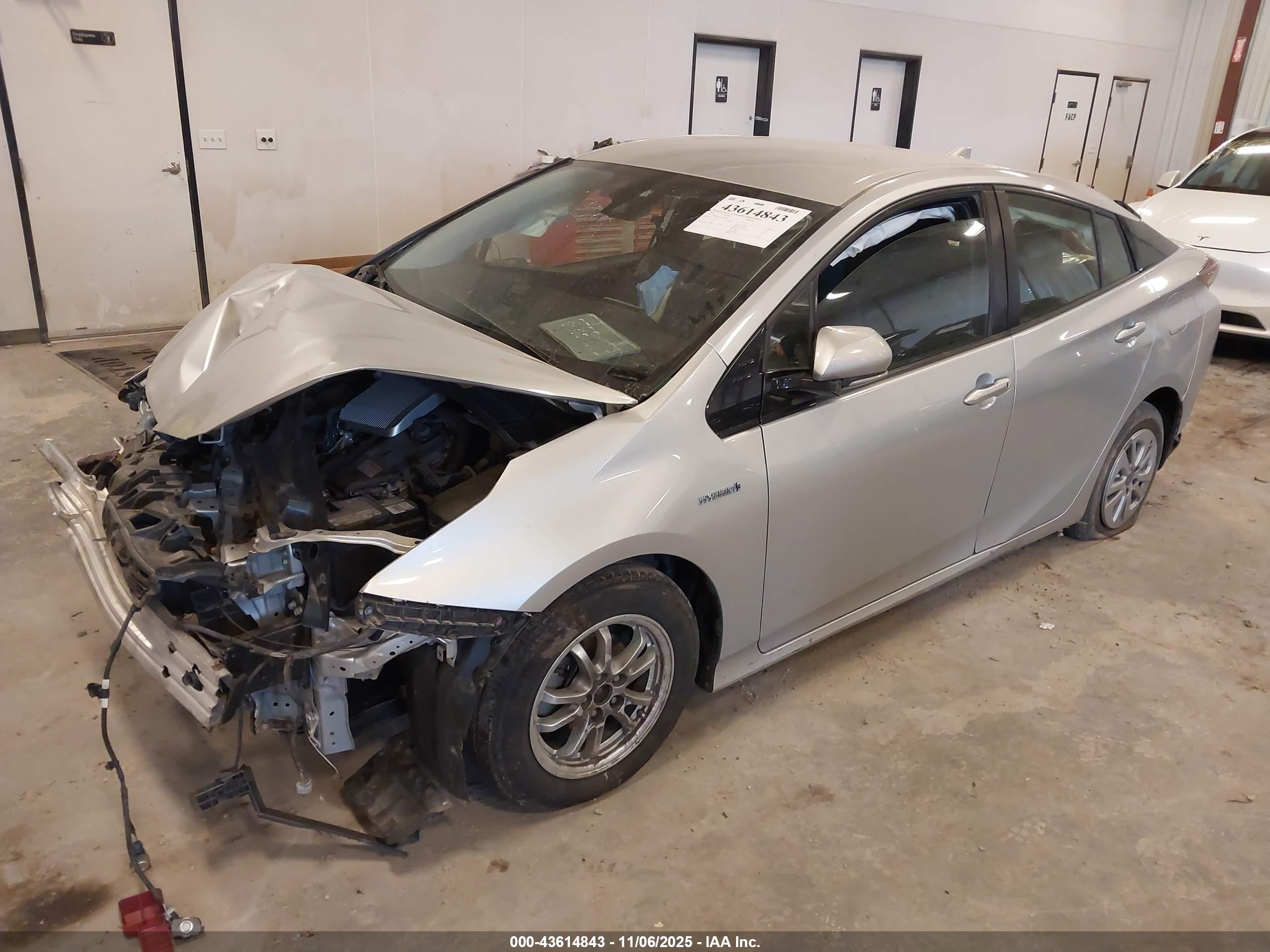 TOYOTA PRIUS image 2
