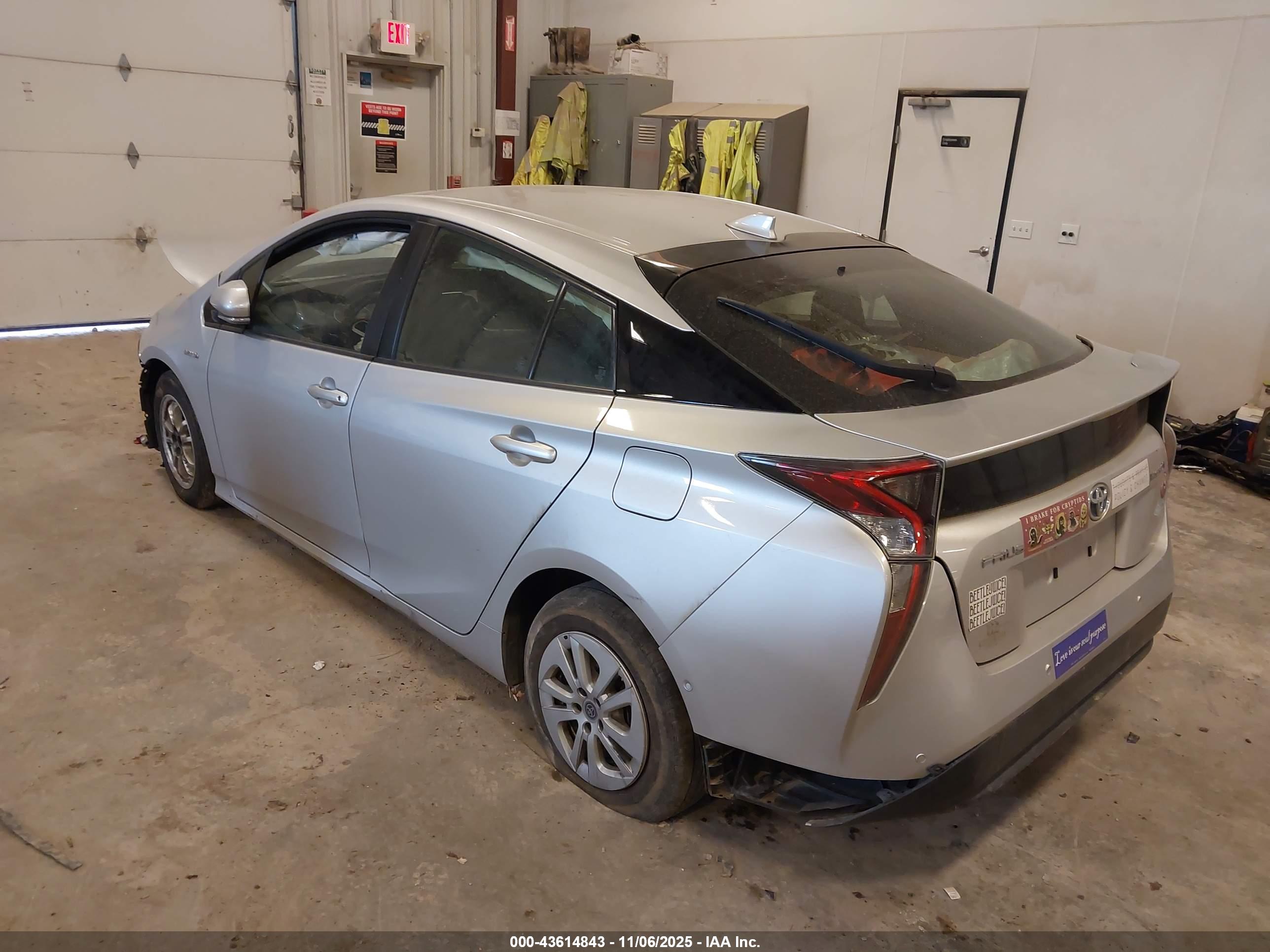TOYOTA PRIUS image 3