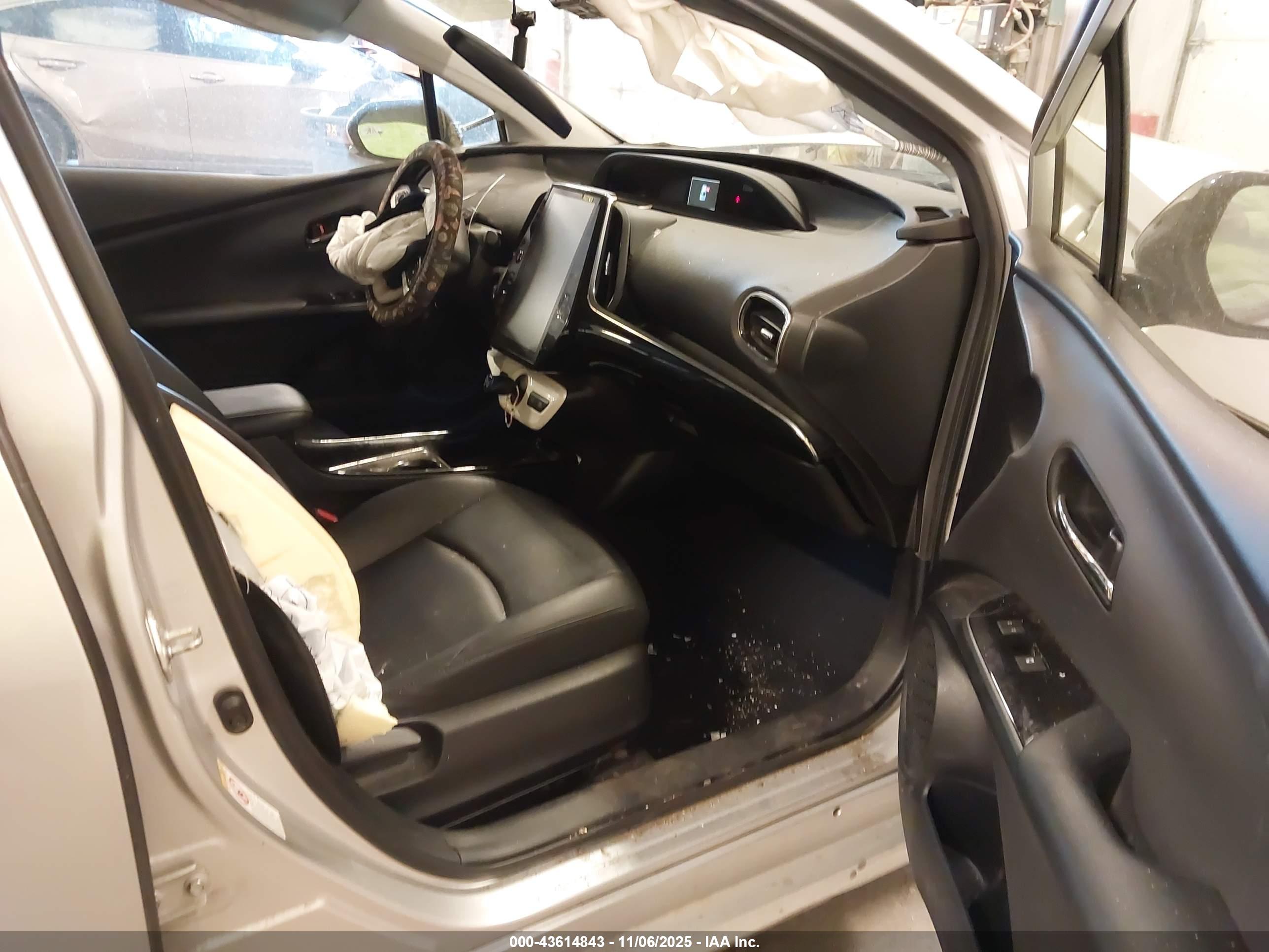 TOYOTA PRIUS image 5