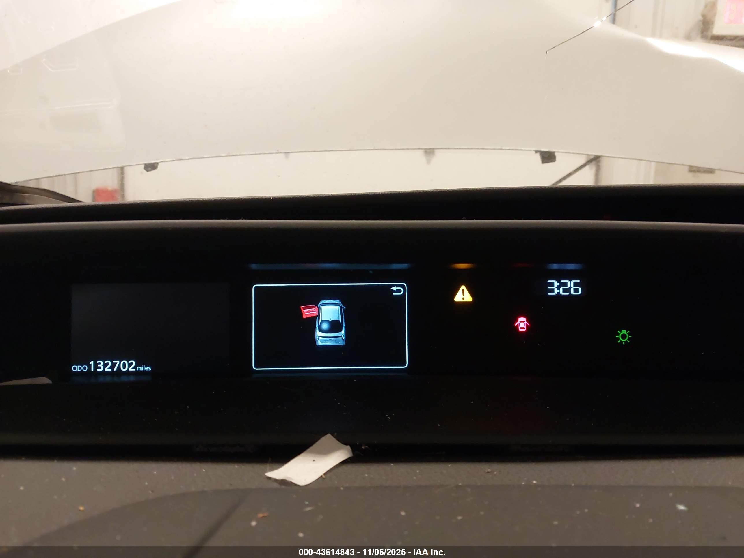 TOYOTA PRIUS image 7