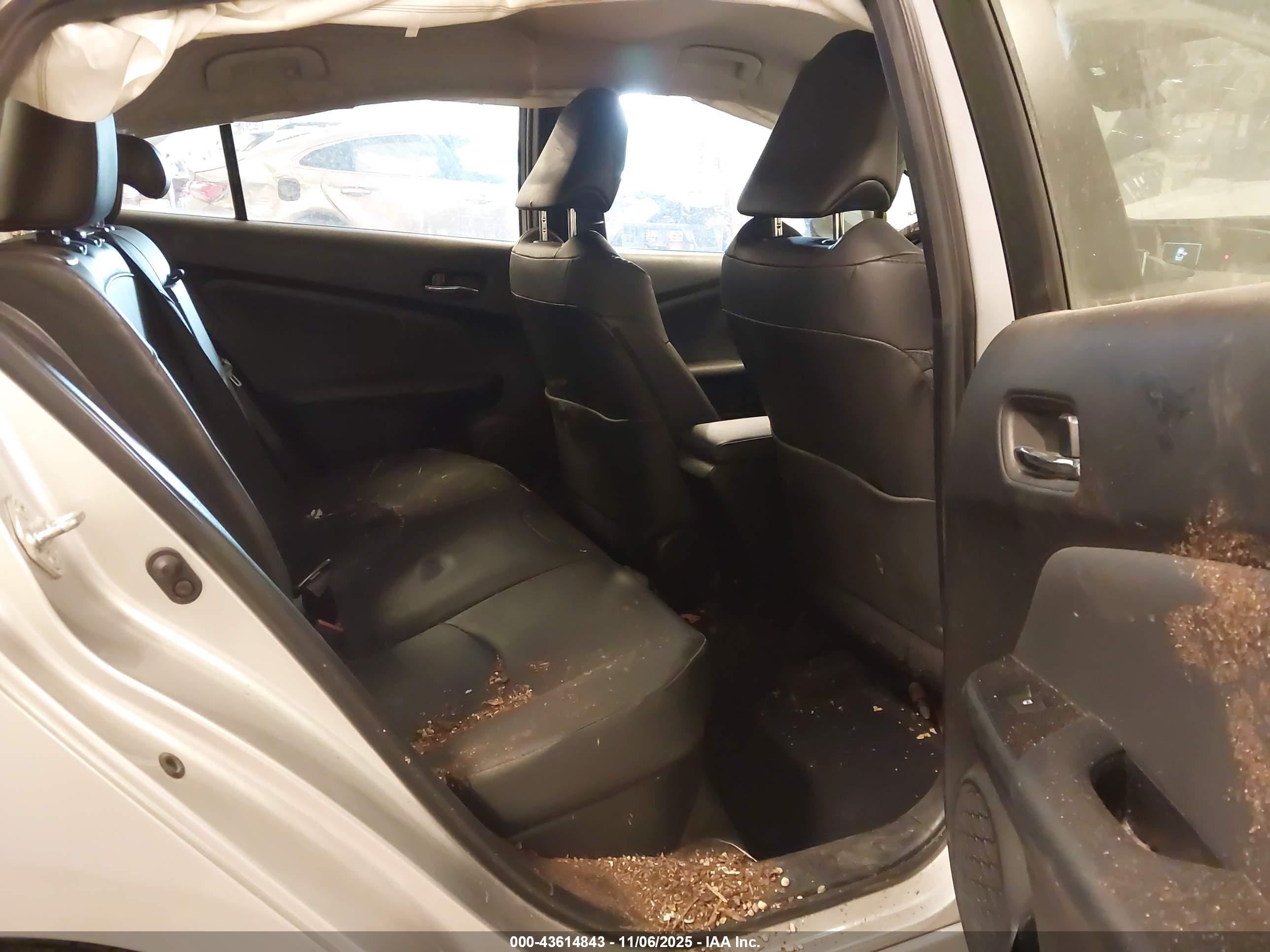 TOYOTA PRIUS image 8