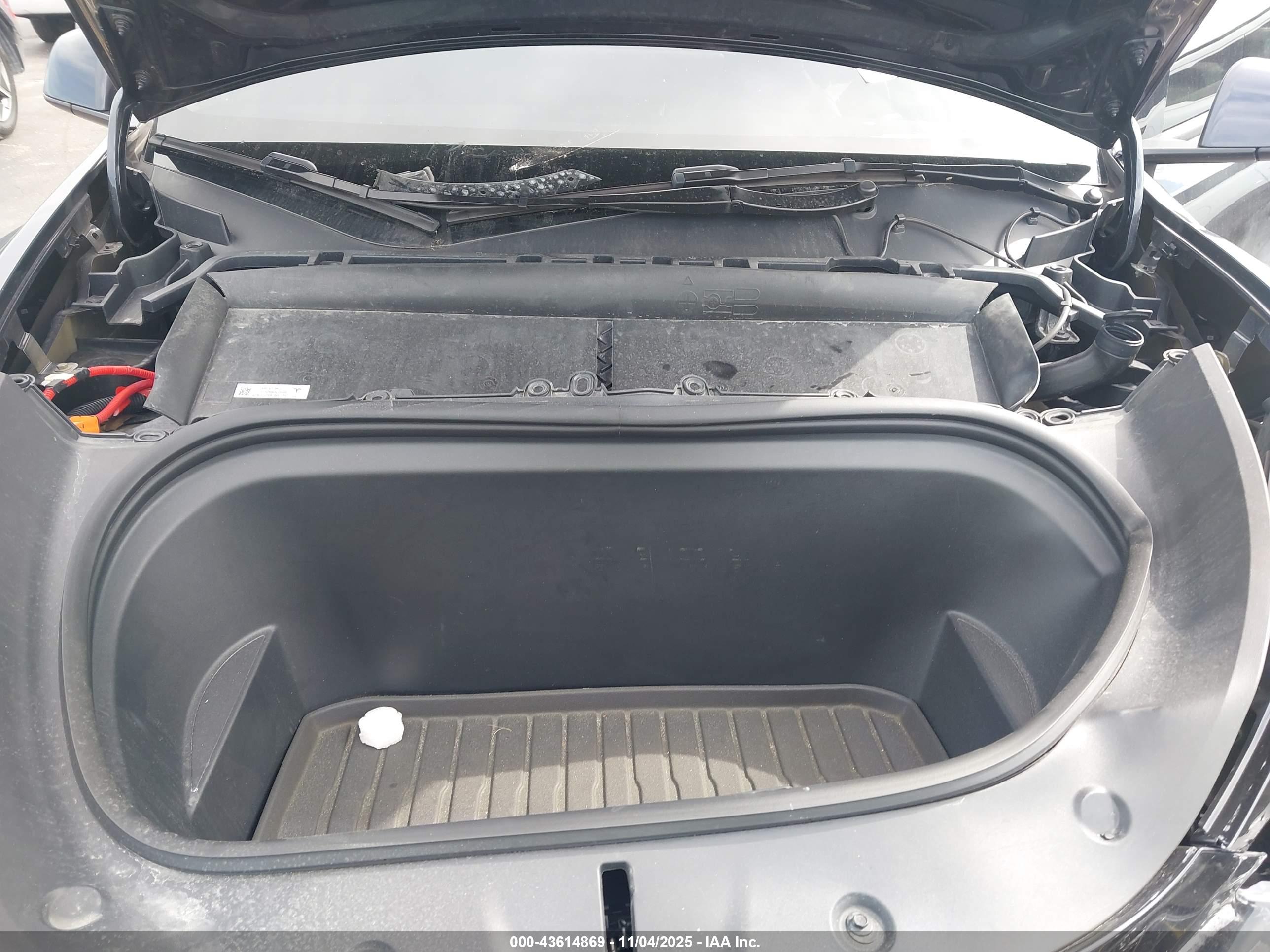 TESLA MODEL image 10