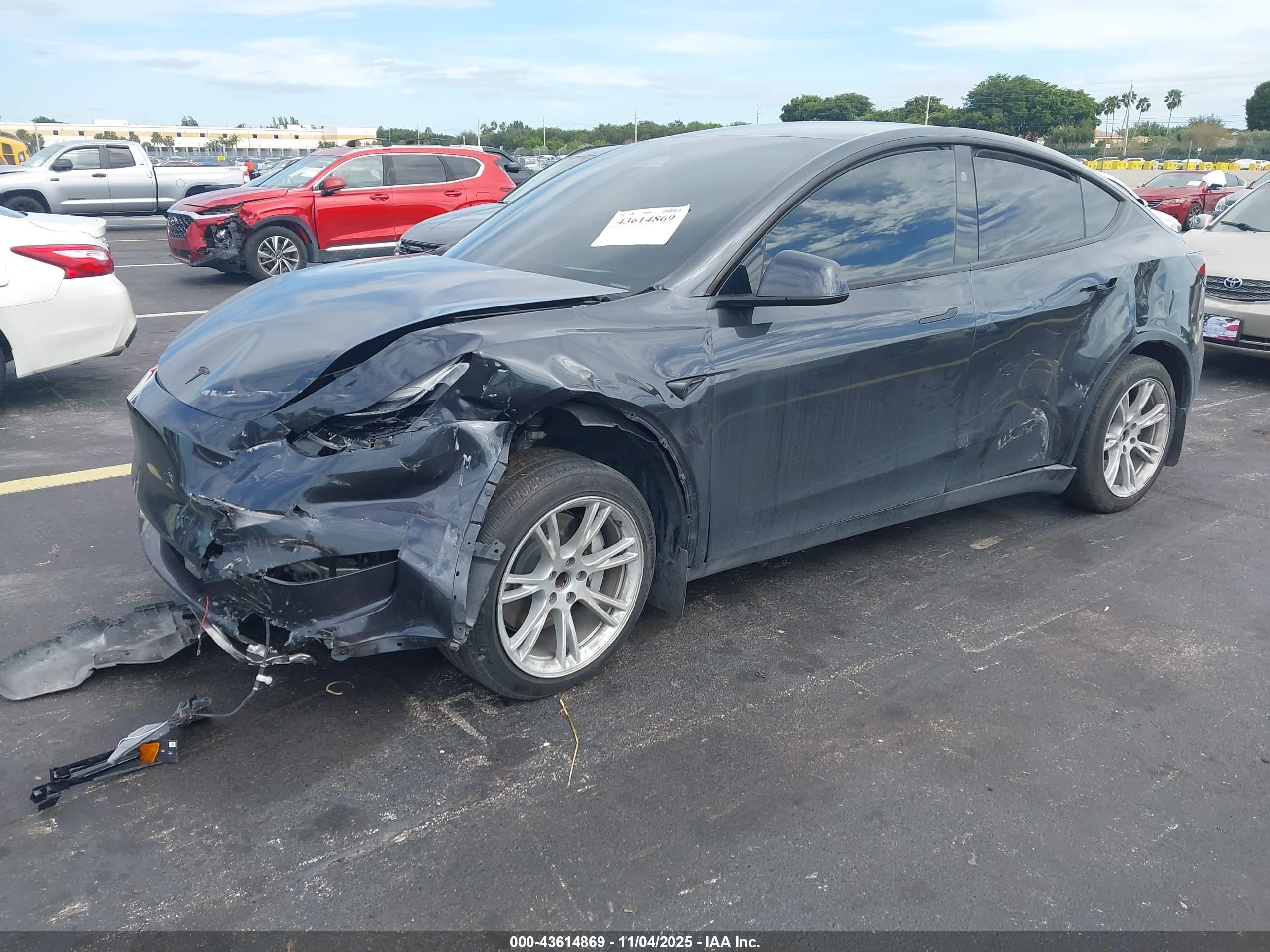 TESLA MODEL image 2