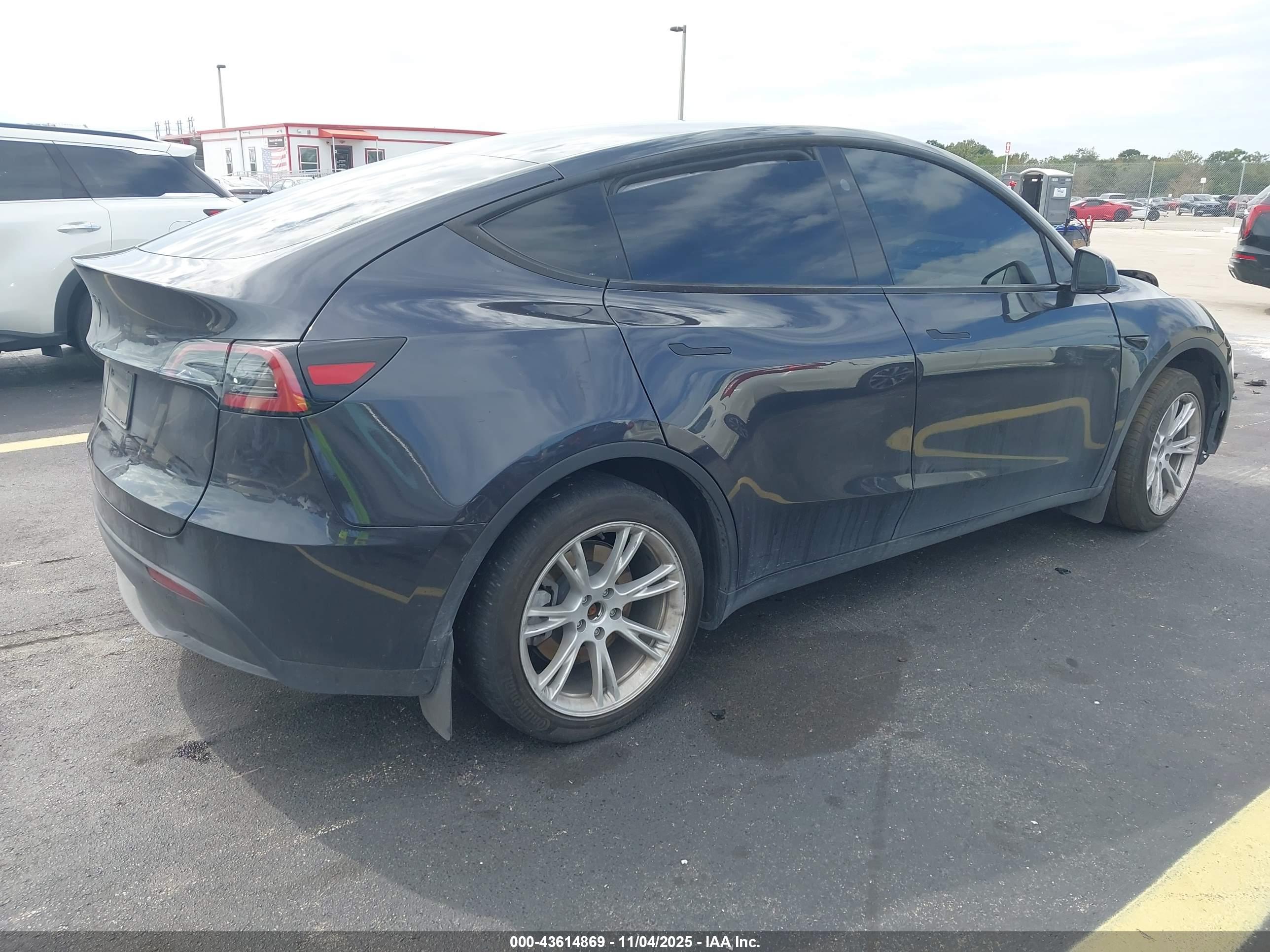 TESLA MODEL image 4