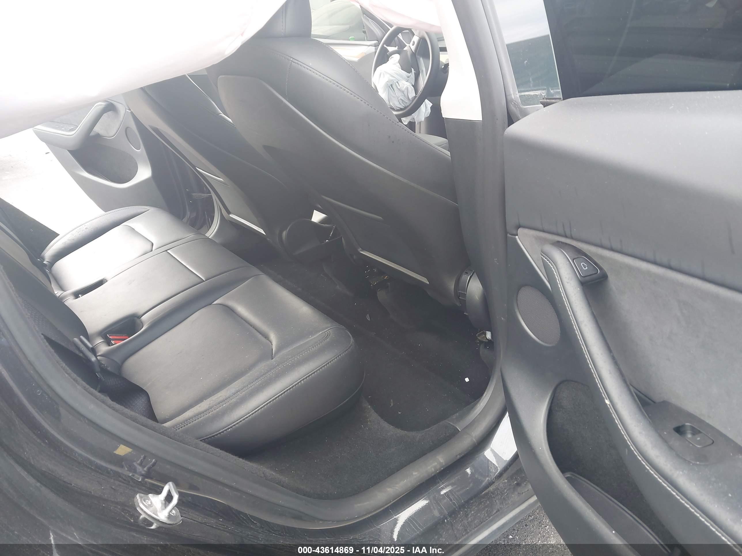 TESLA MODEL image 8