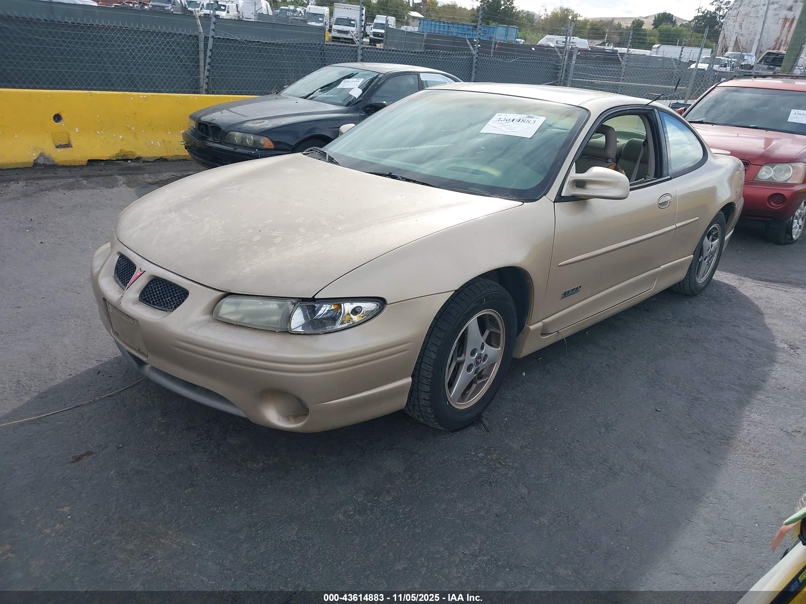 PONTIAC GRAND image 2