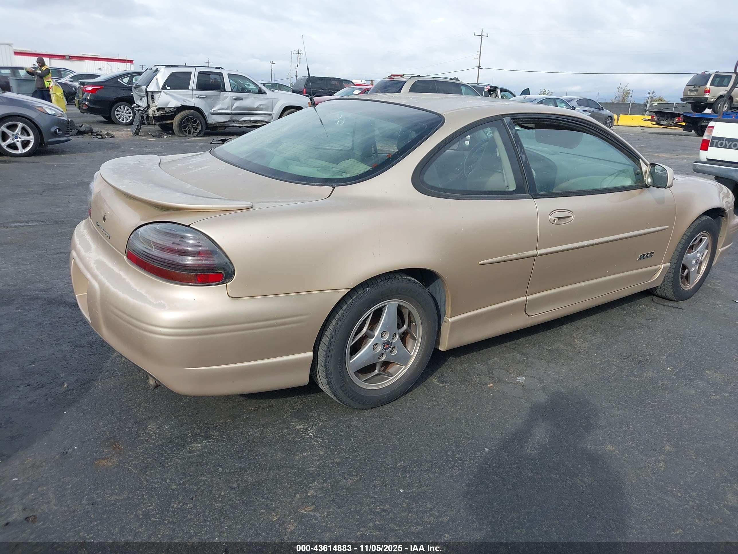 PONTIAC GRAND image 4