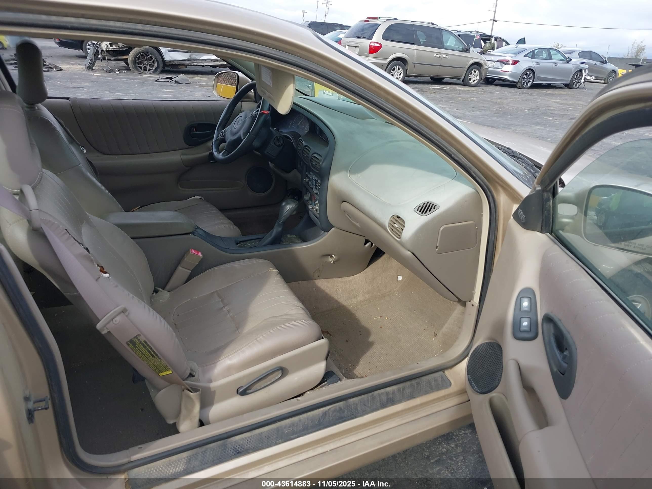 PONTIAC GRAND image 5