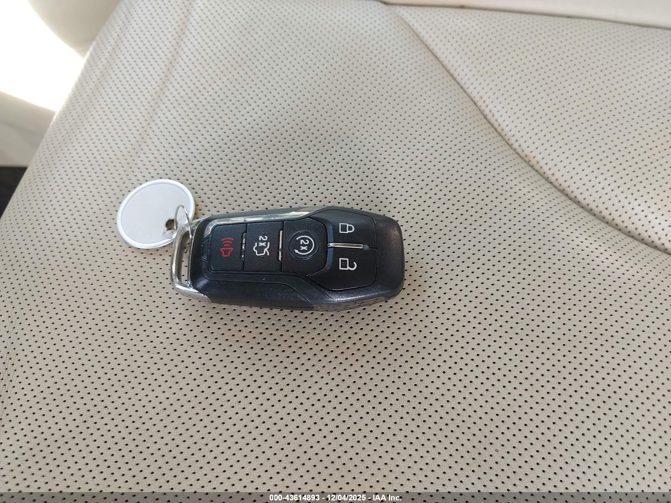 LINCOLN MKC image 11