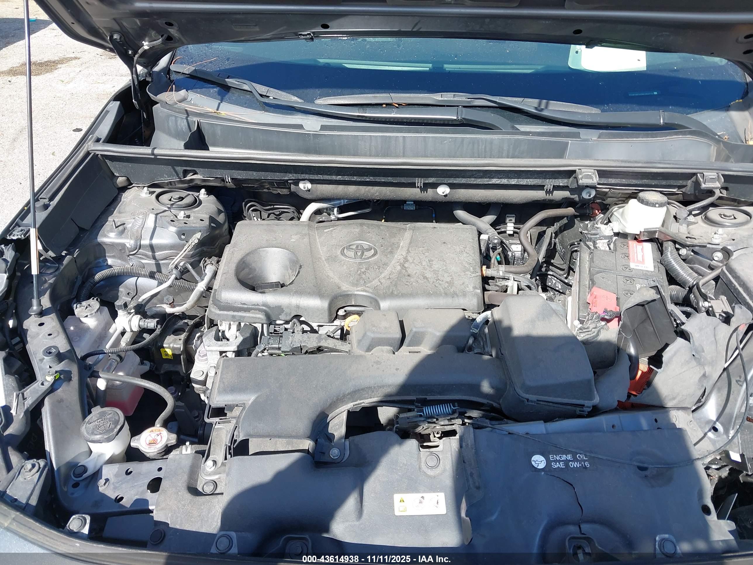 TOYOTA RAV4 image 10