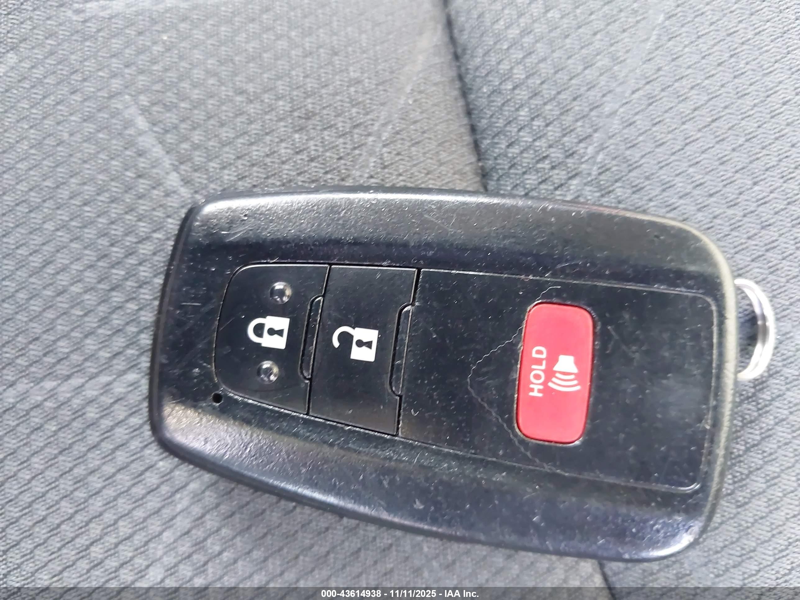TOYOTA RAV4 image 11