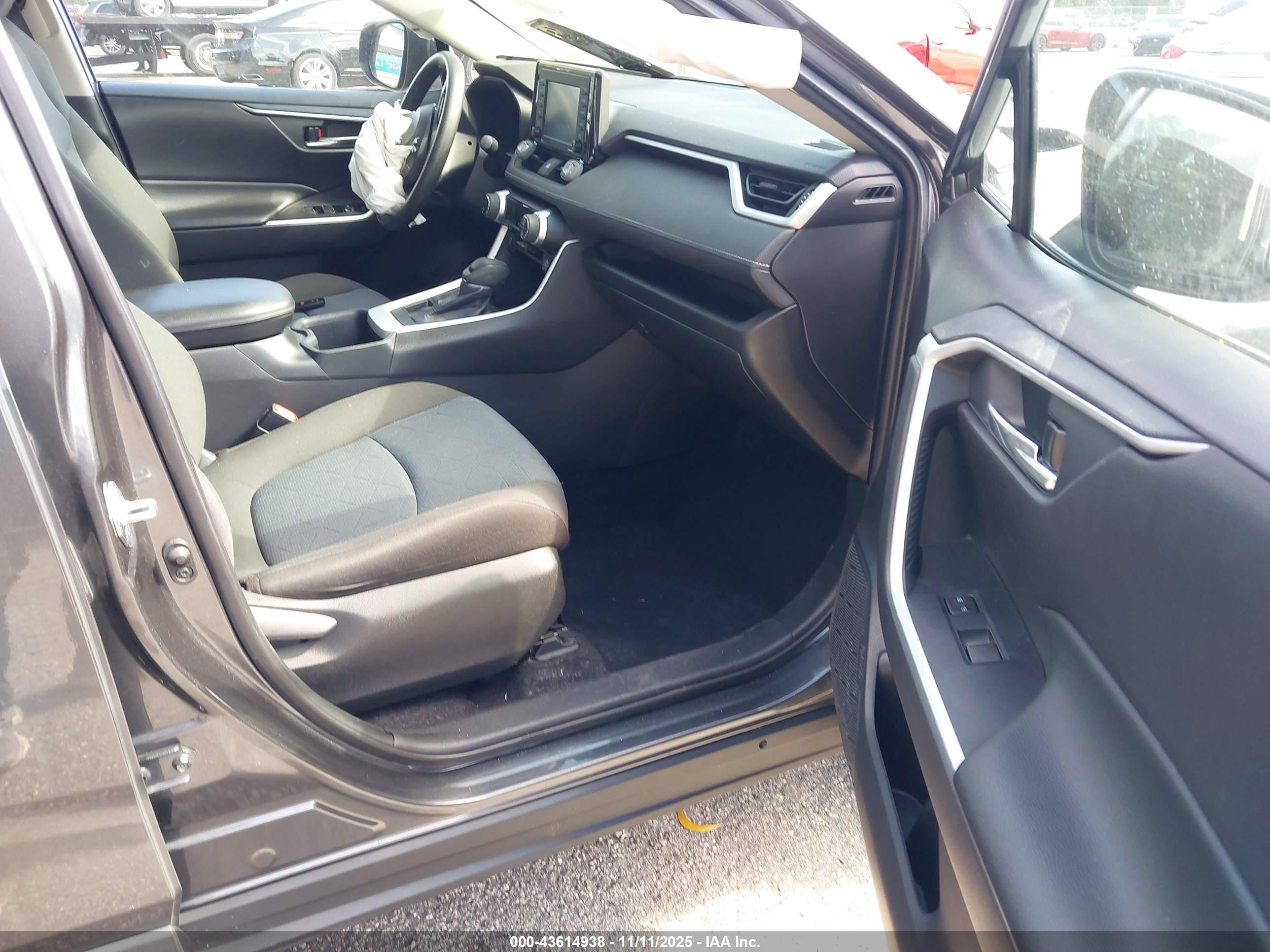 TOYOTA RAV4 image 5