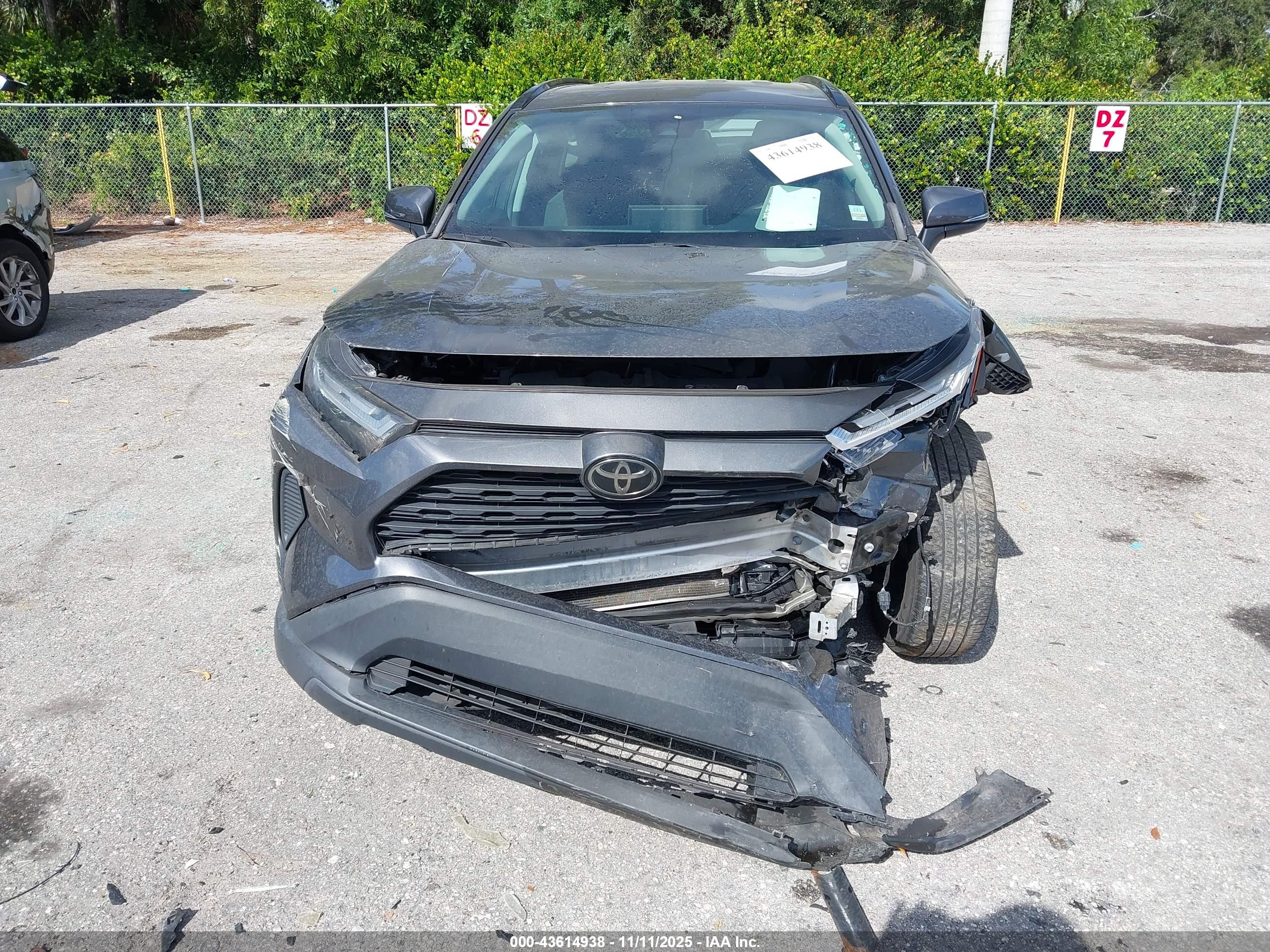 TOYOTA RAV4 image 6