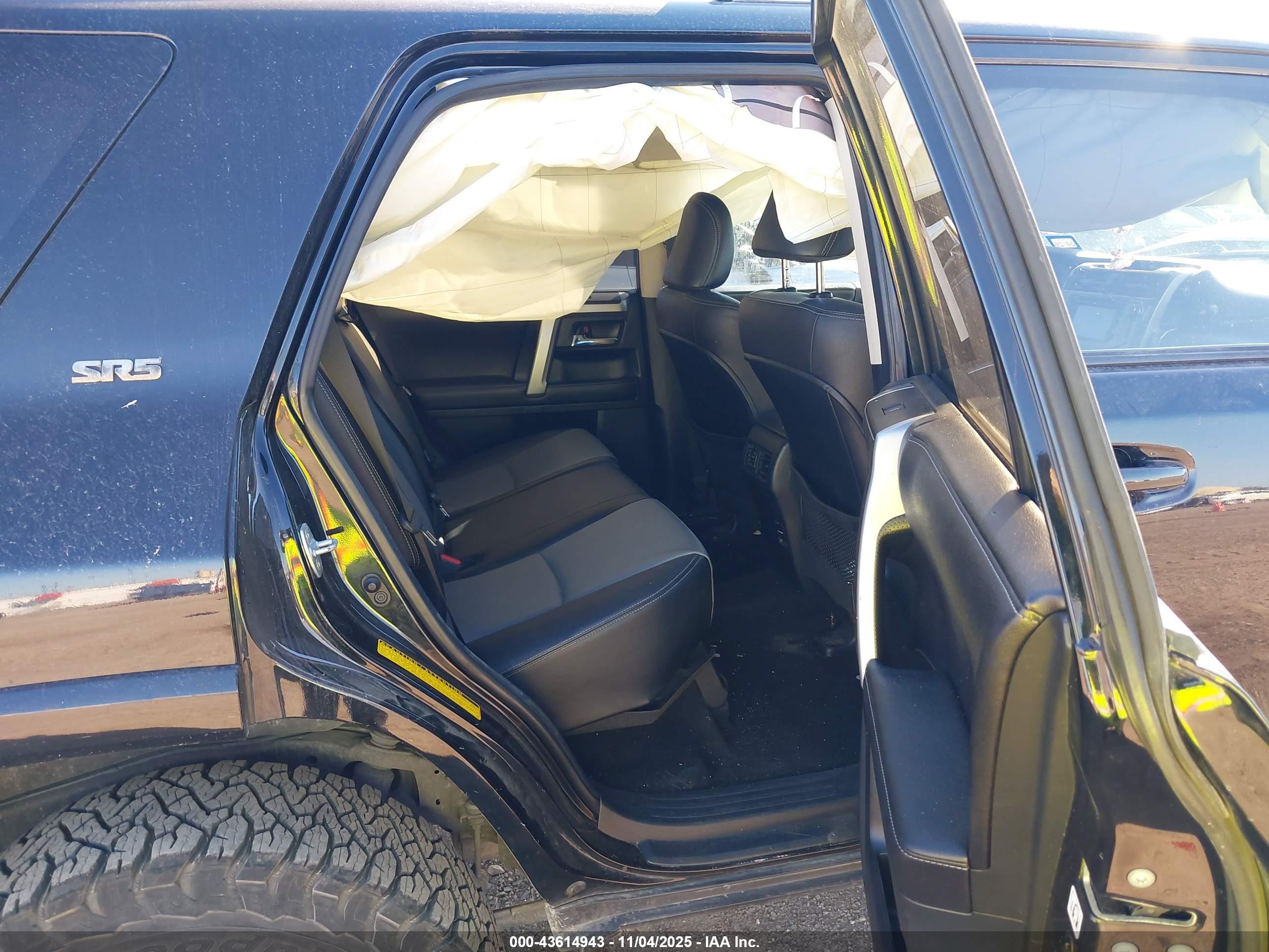 TOYOTA 4RUNNER image 8