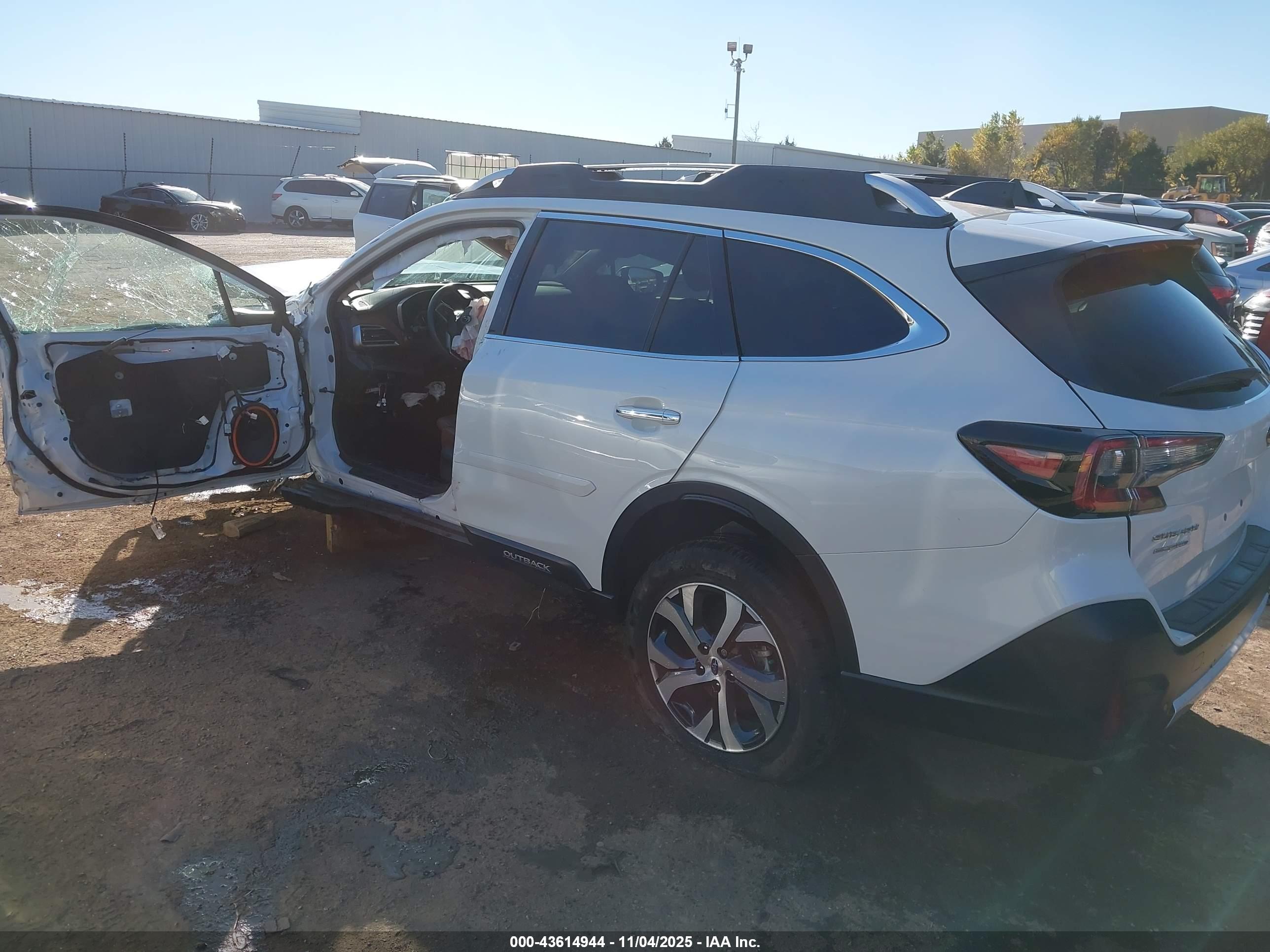 SUBARU OUTBACK image 3