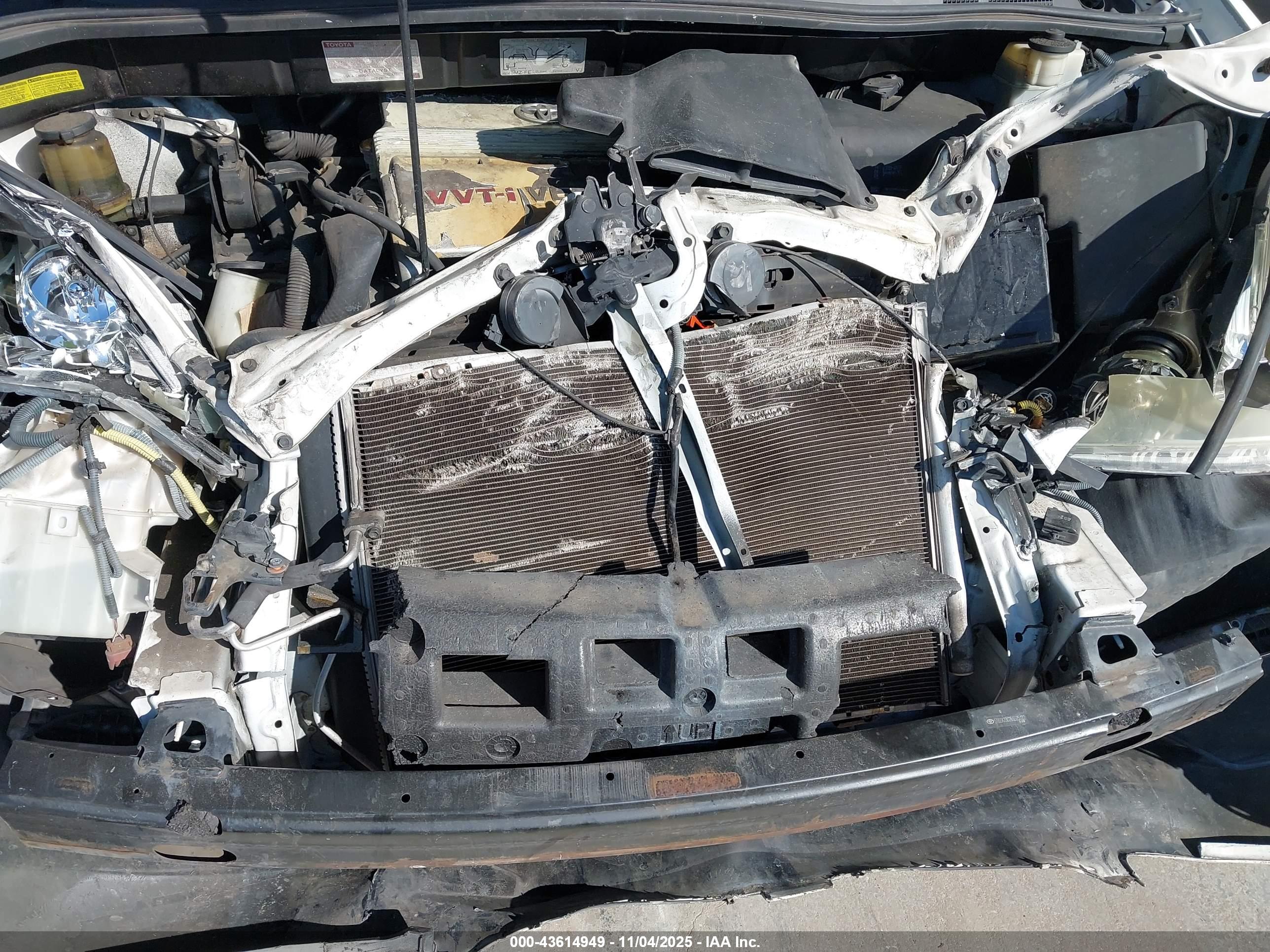 TOYOTA SIENNA image 6