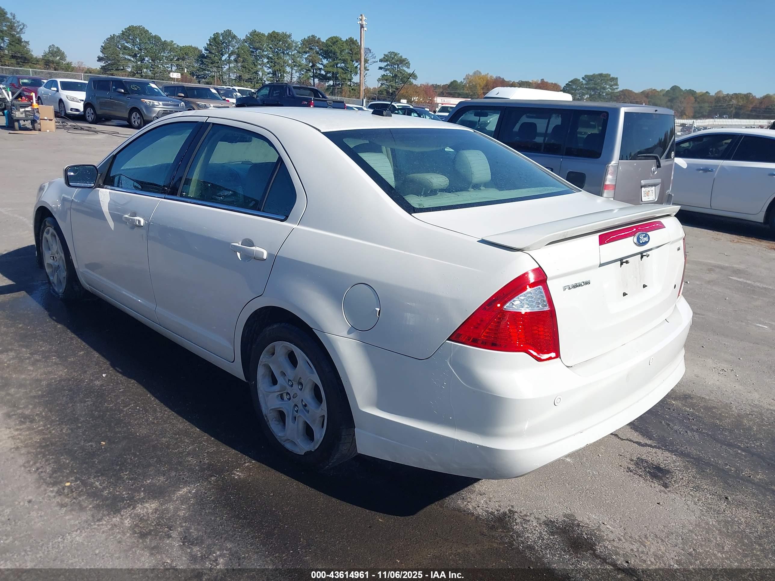 FORD FUSION image 3