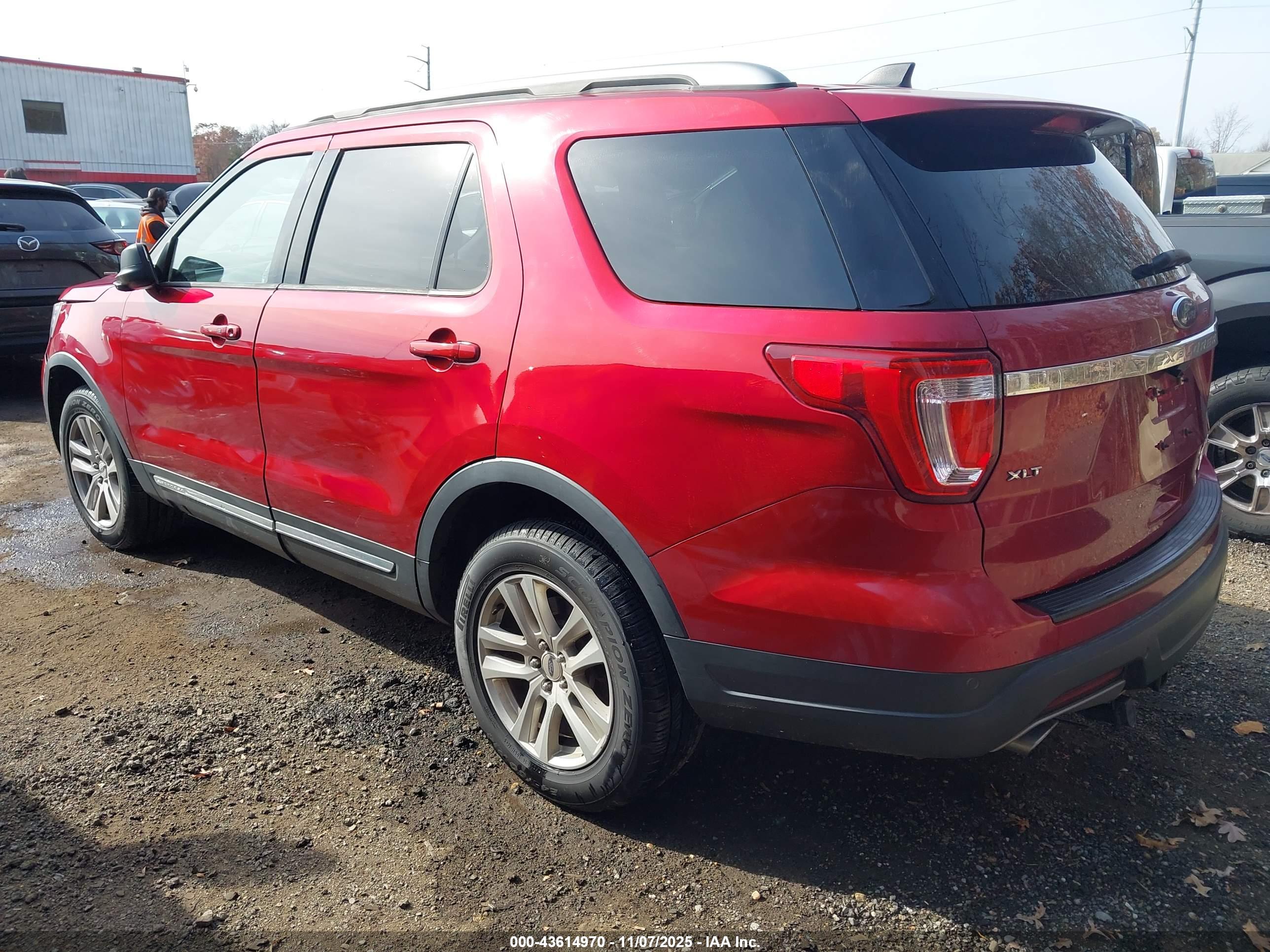 FORD EXPLORER image 3