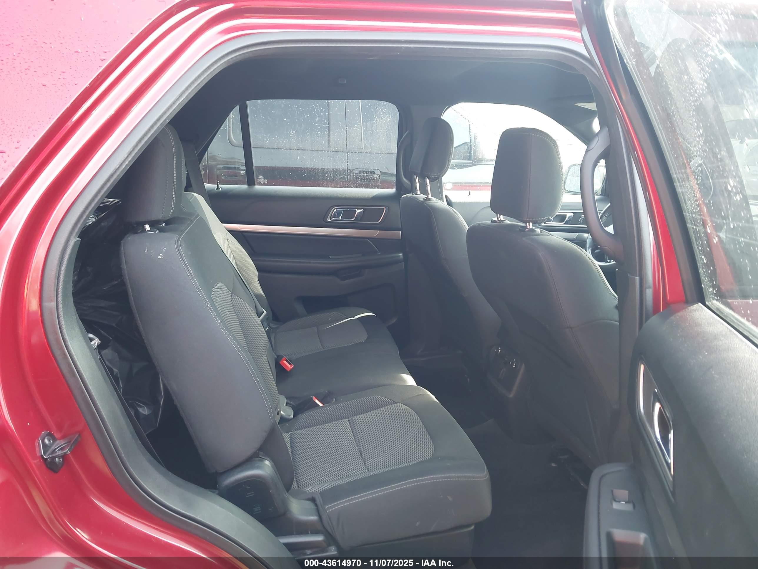 FORD EXPLORER image 8
