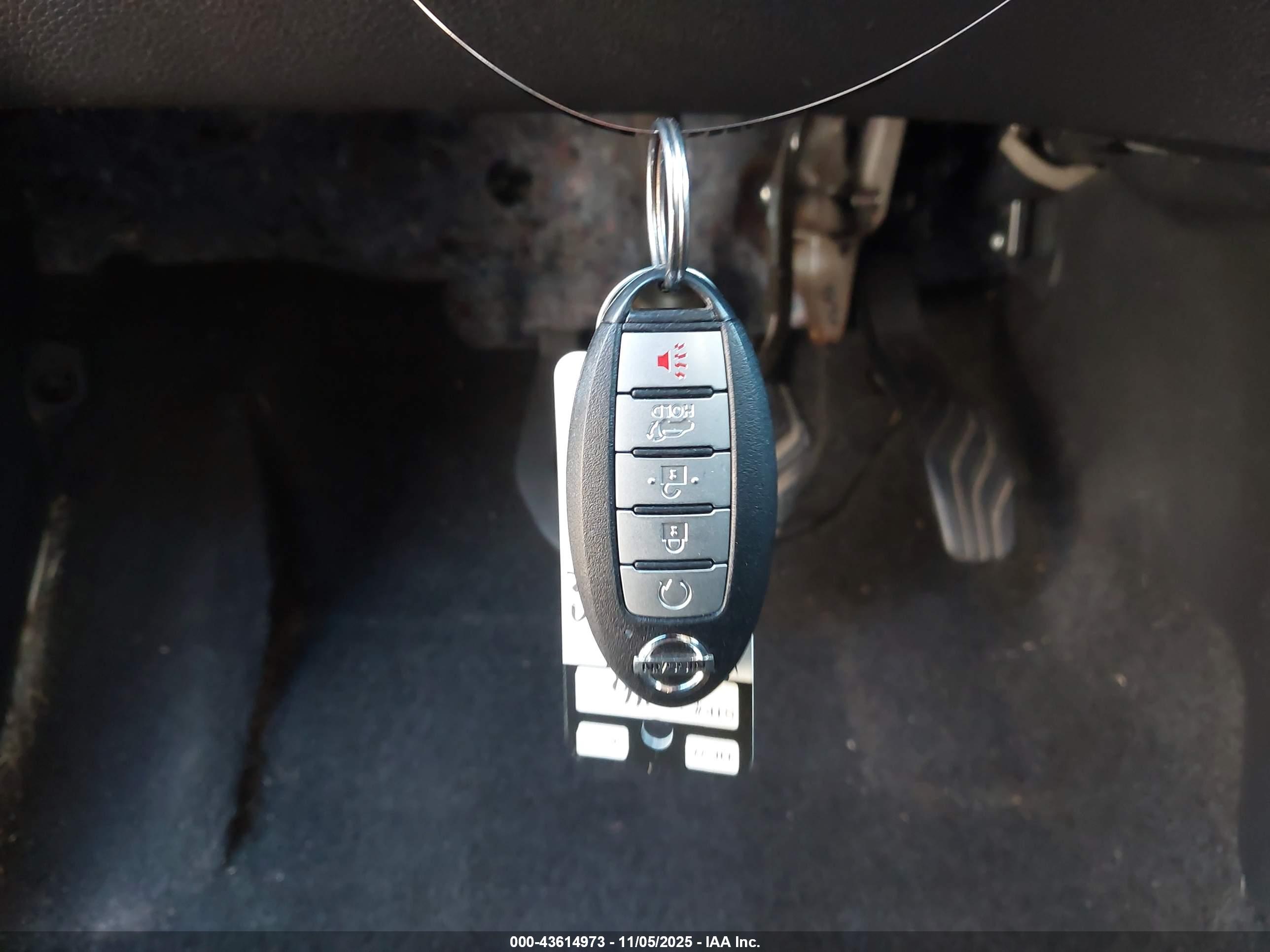 NISSAN ROGUE image 11
