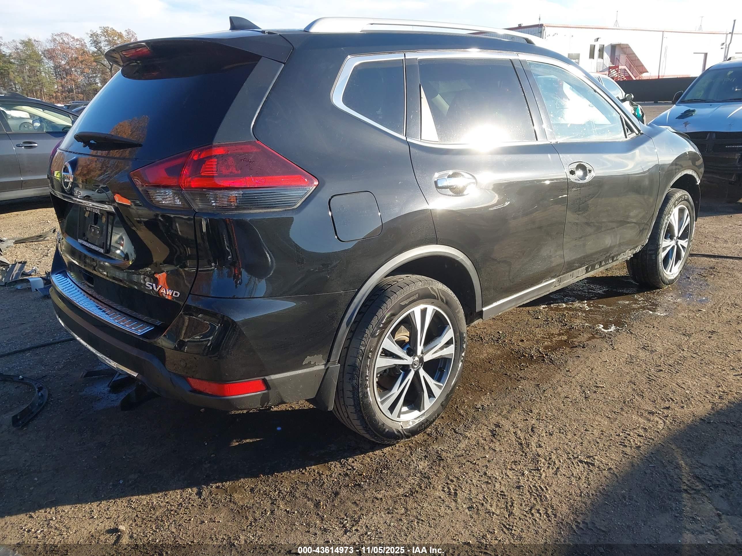 NISSAN ROGUE image 4