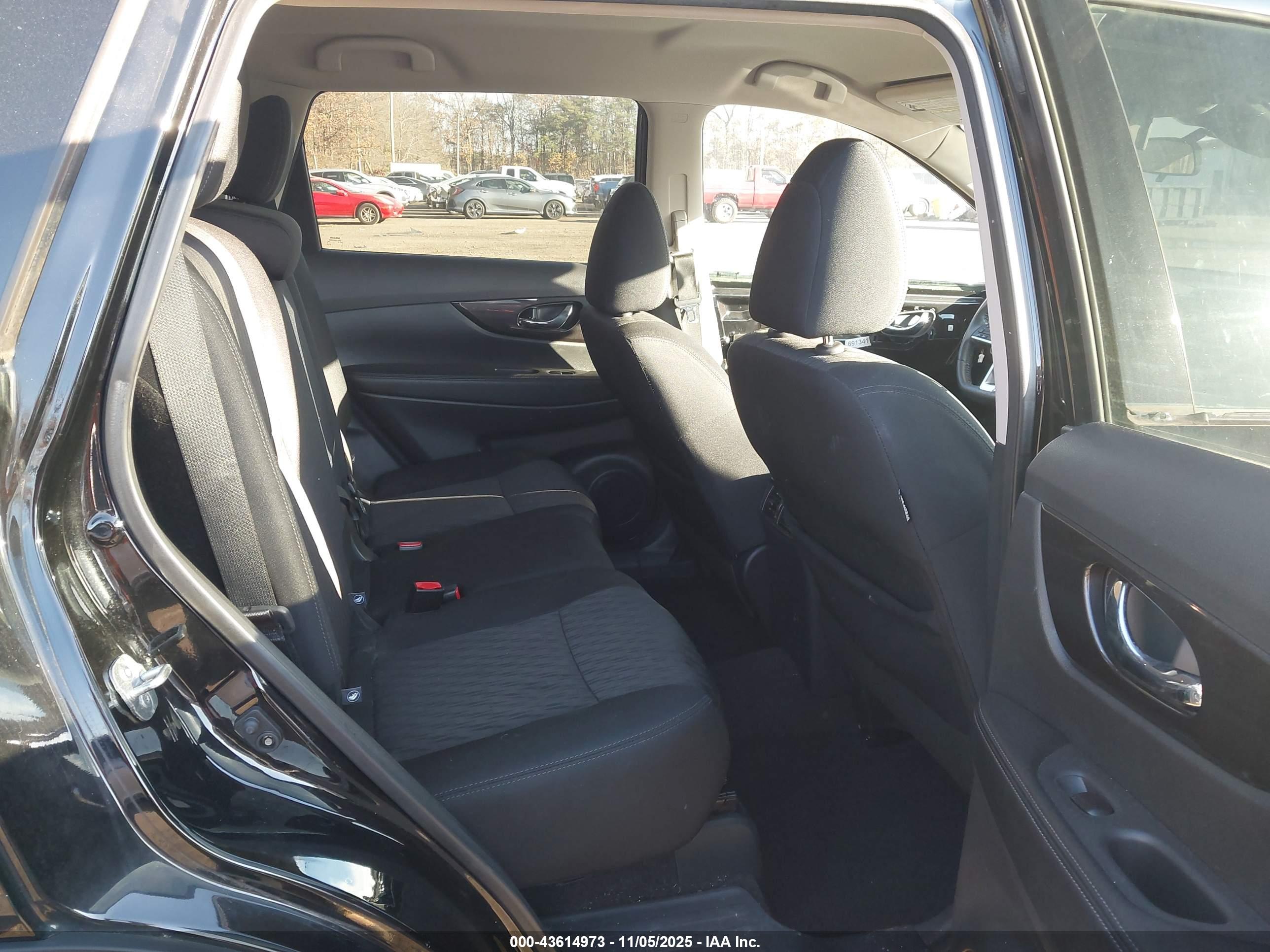 NISSAN ROGUE image 8