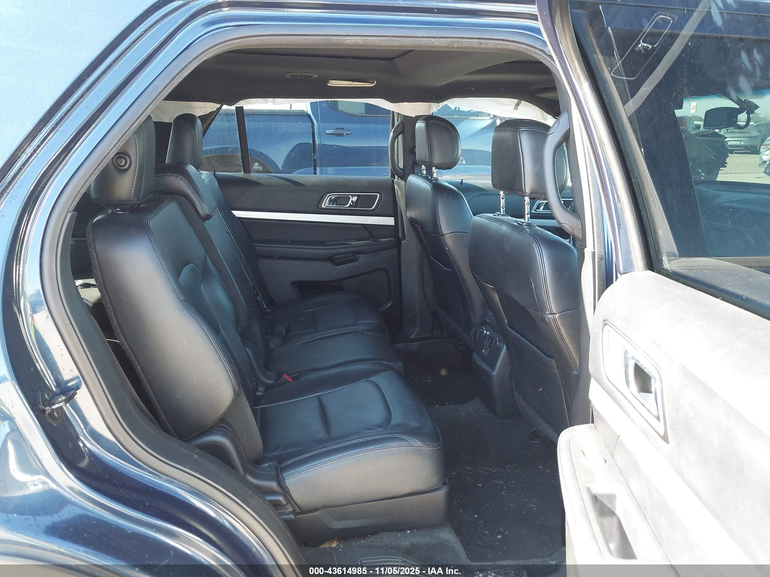 FORD EXPLORER image 8