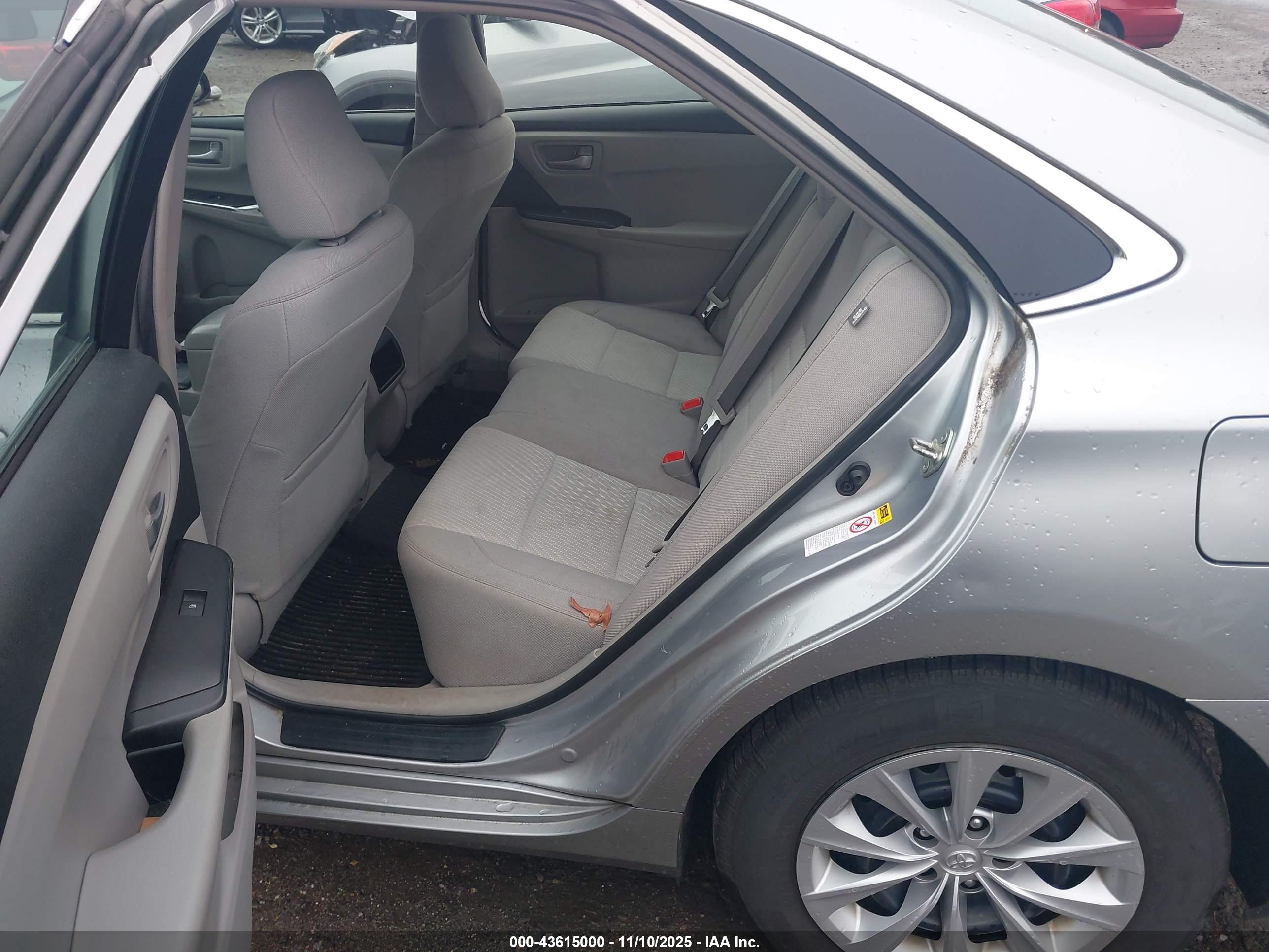 TOYOTA CAMRY image 8