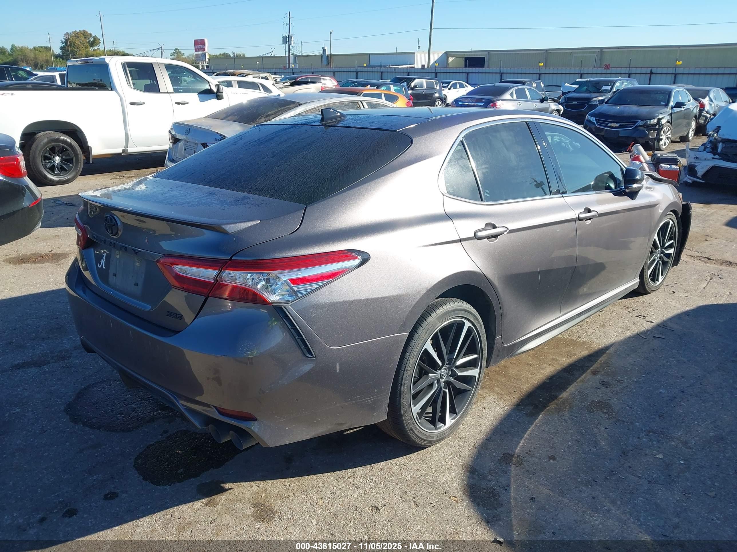 TOYOTA CAMRY image 4