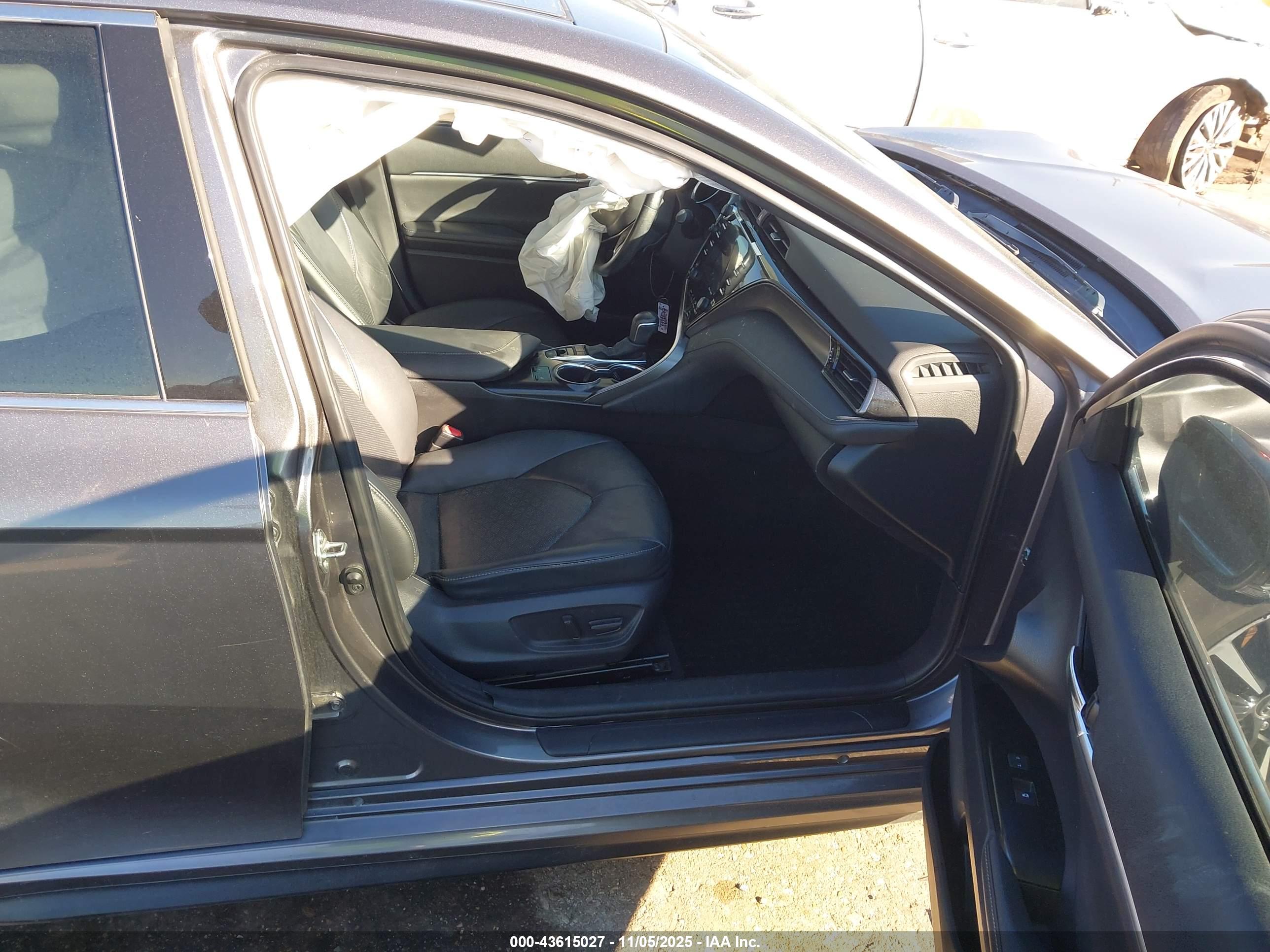 TOYOTA CAMRY image 5