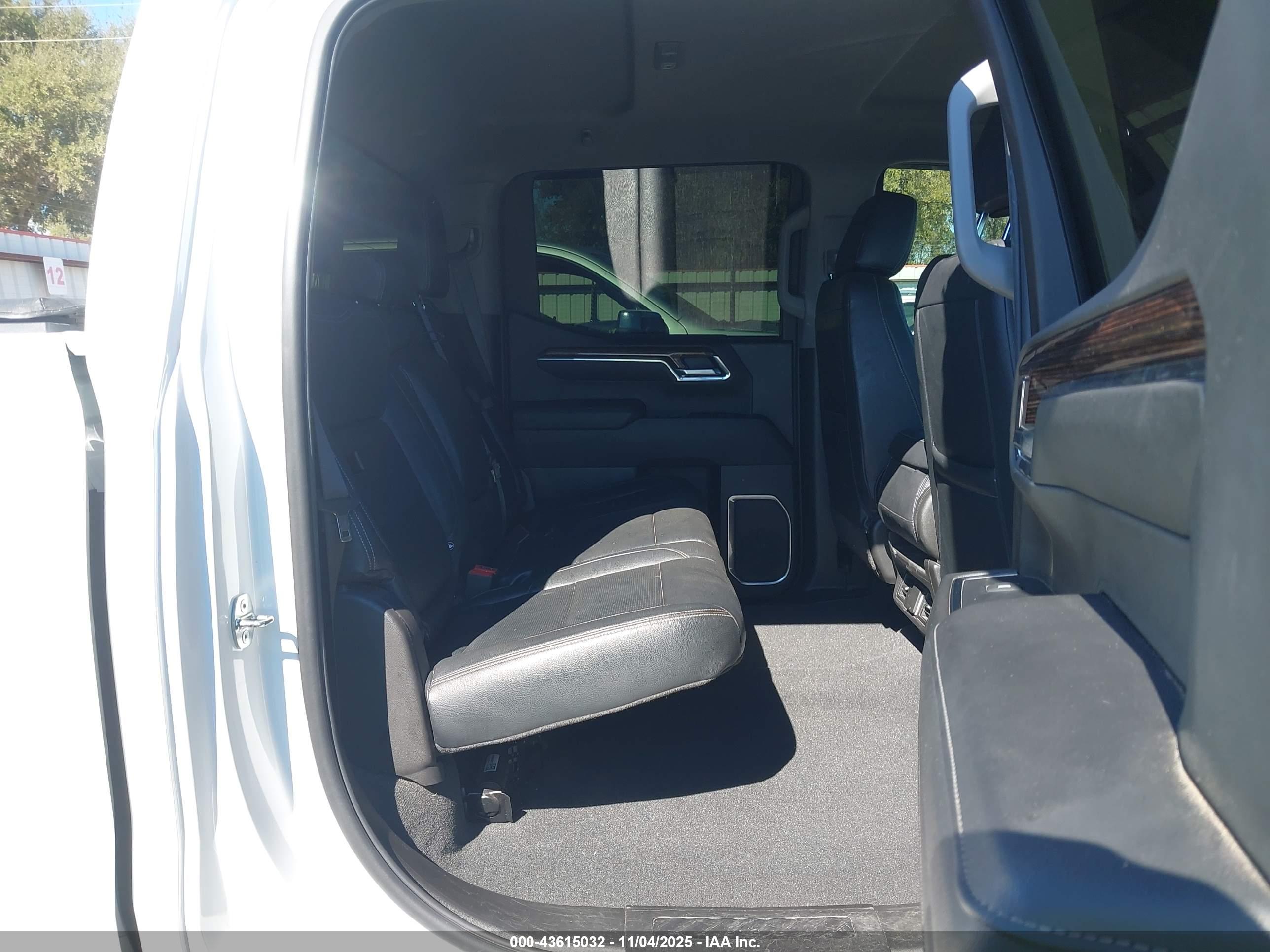 GMC SIERRA image 8