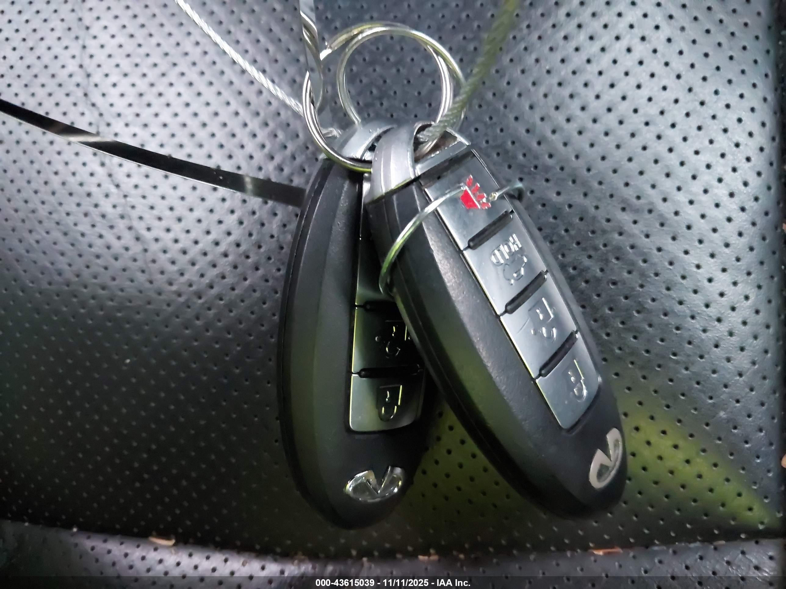 INFINITI Q70L image 11