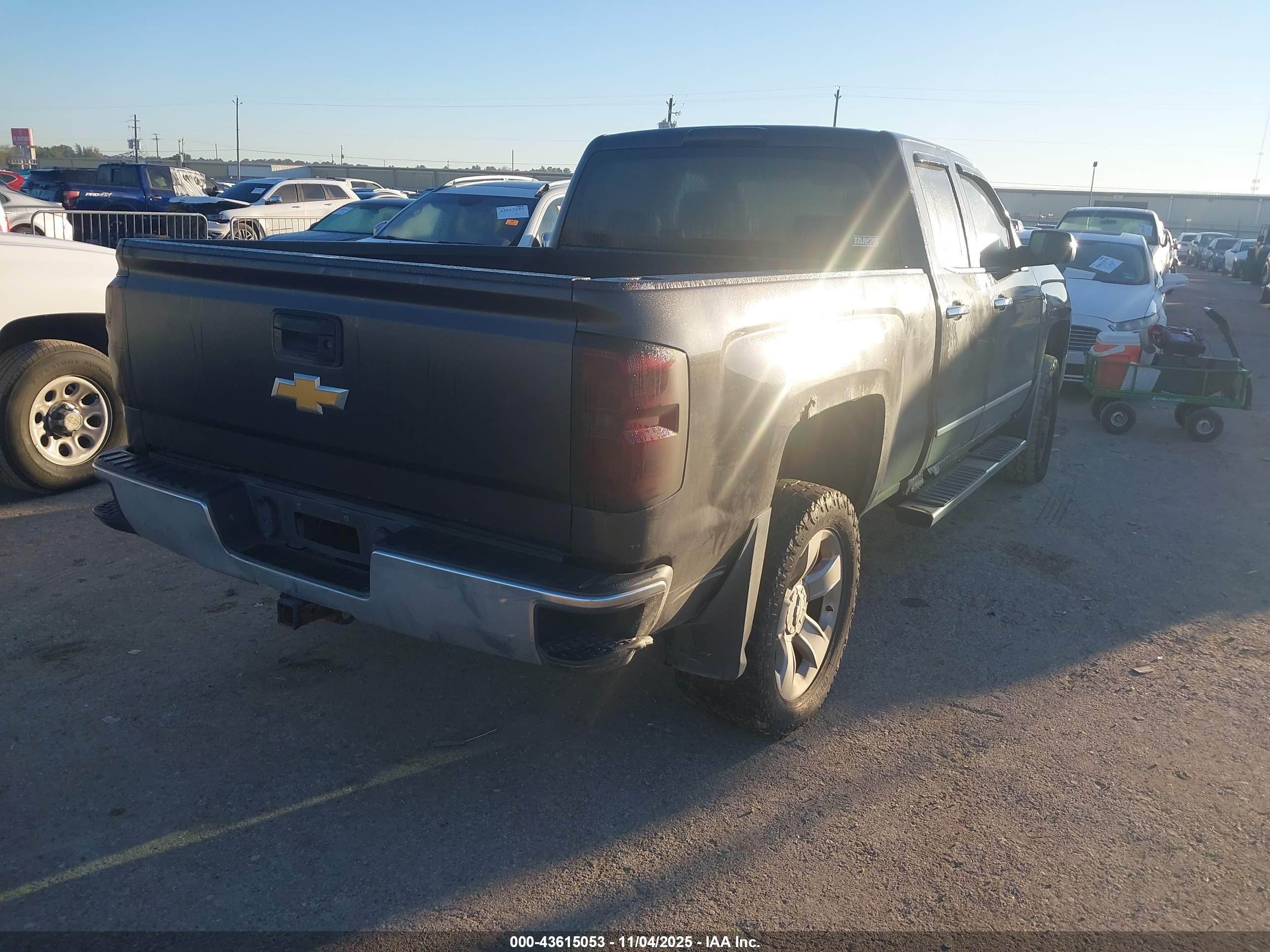 CHEVROLET SILVERADO image 4