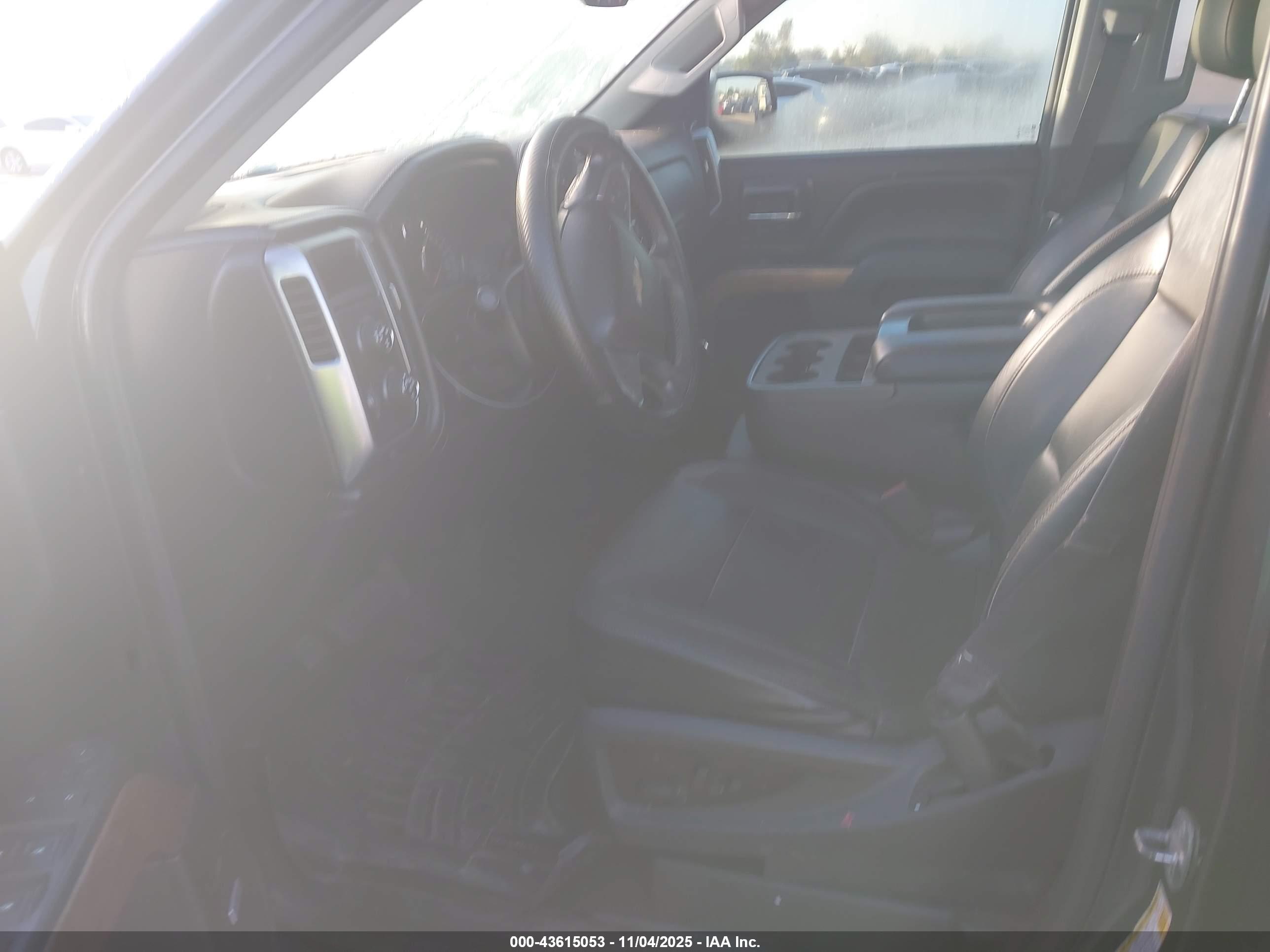CHEVROLET SILVERADO image 5