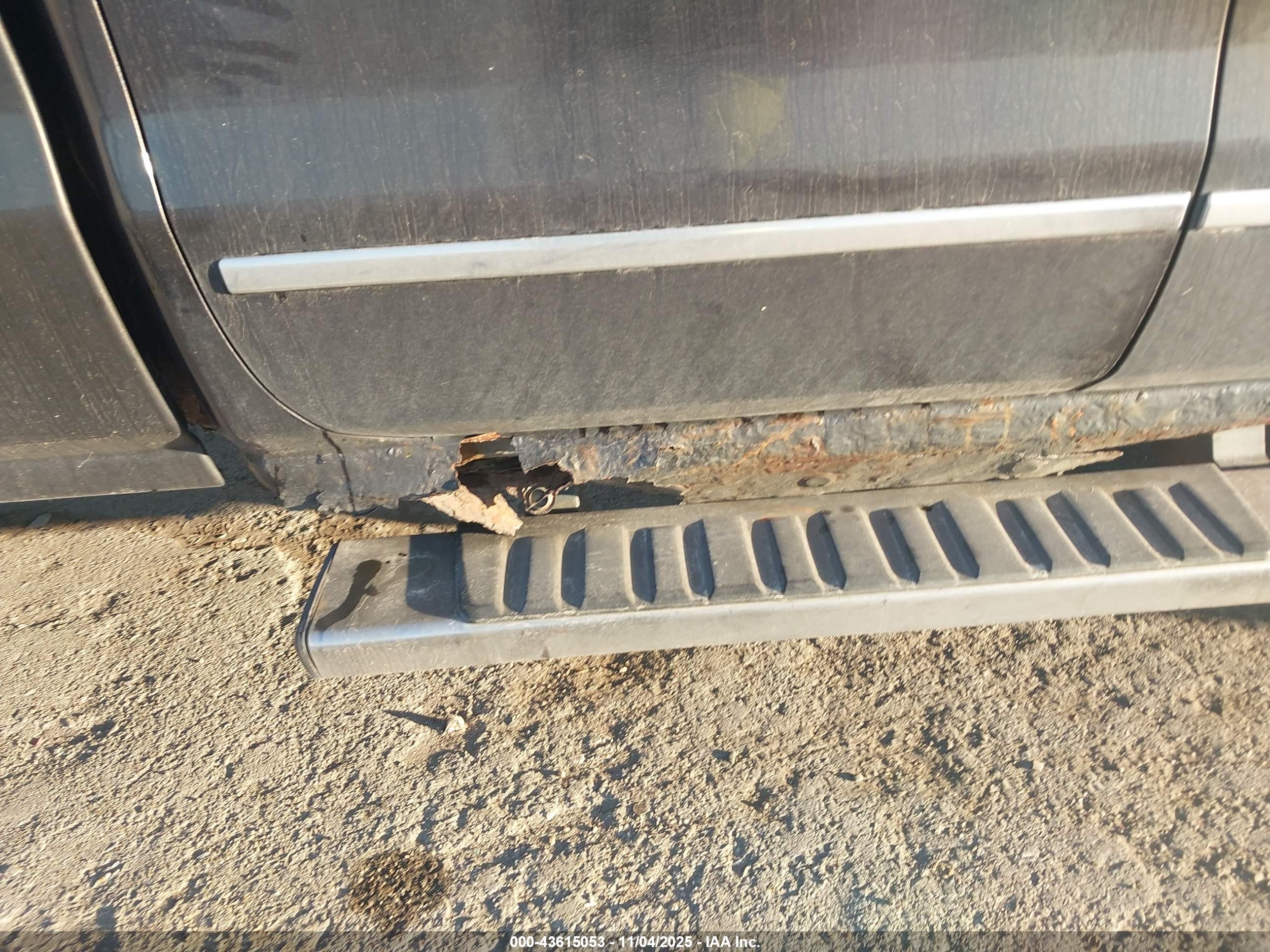 CHEVROLET SILVERADO image 6
