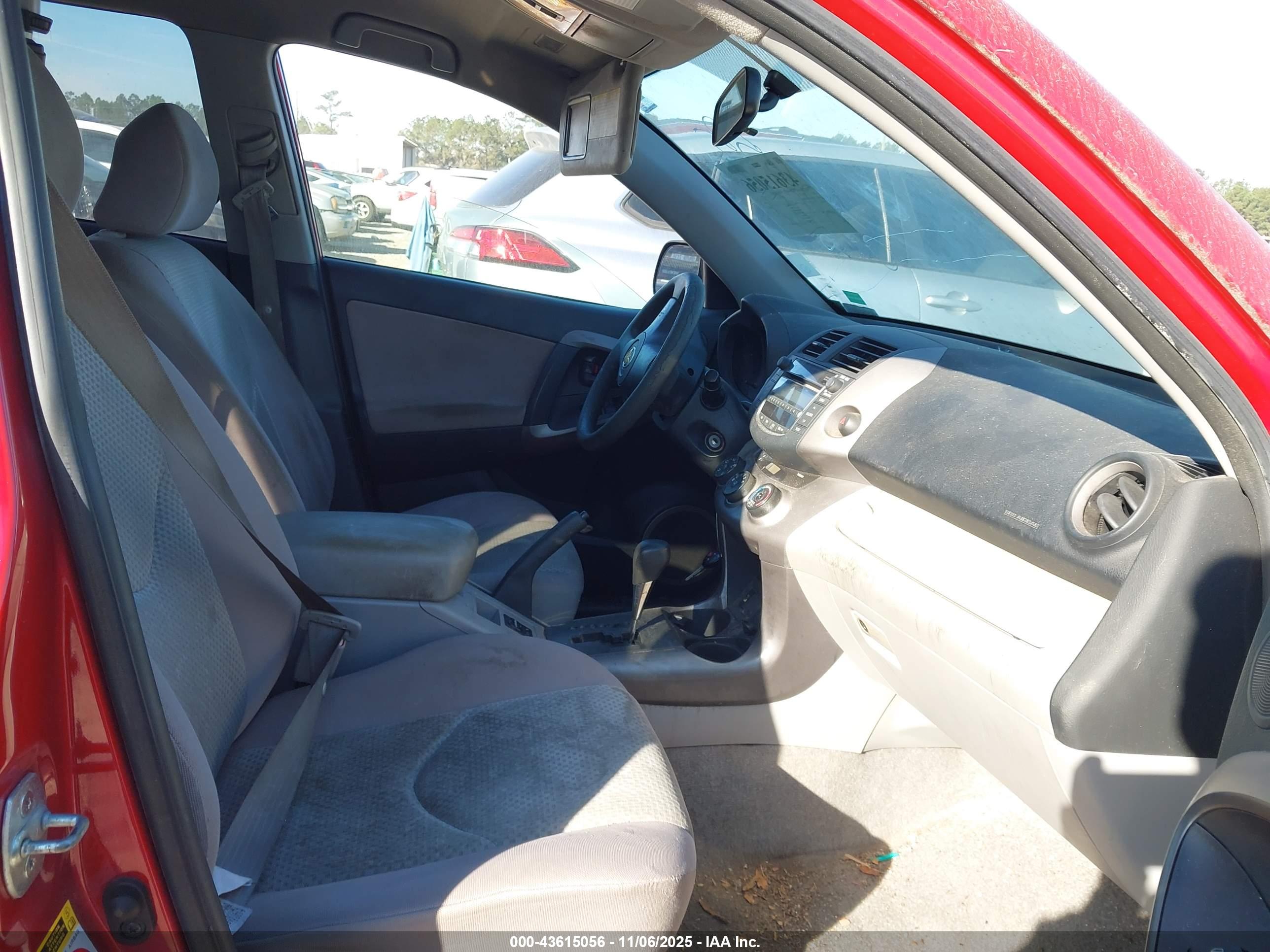 TOYOTA RAV4 image 5
