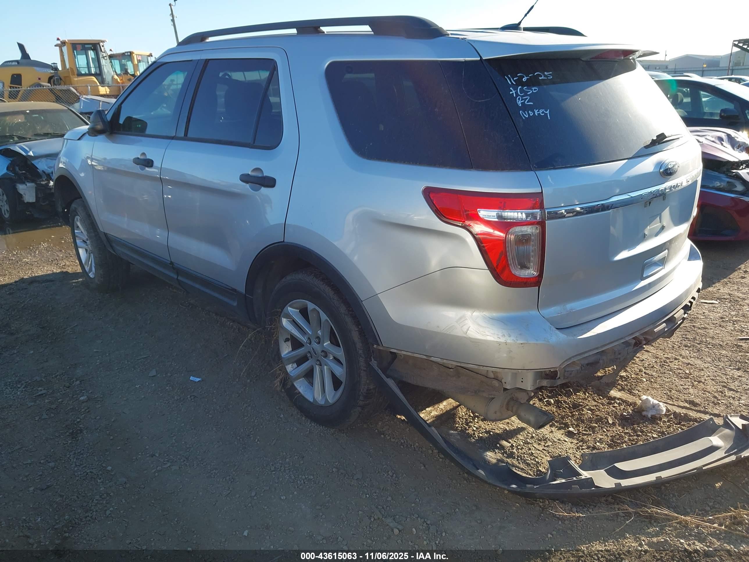 FORD EXPLORER image 3