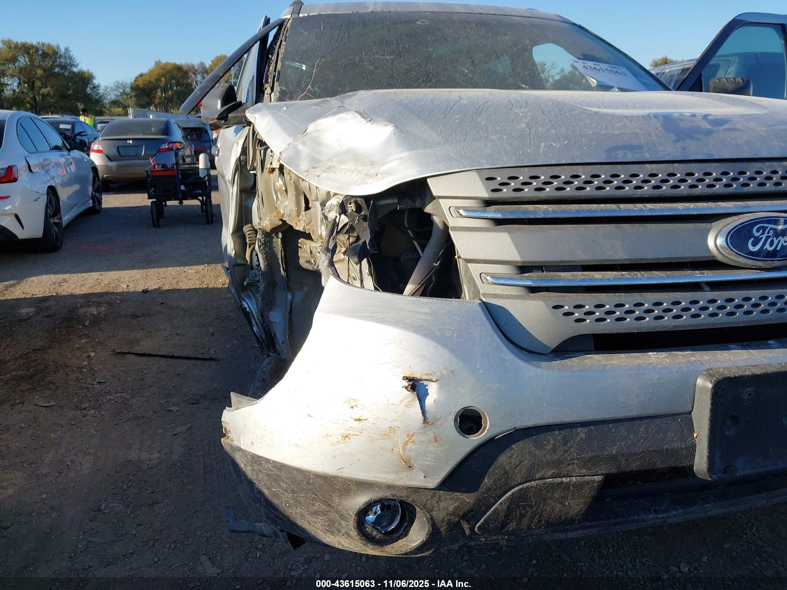 FORD EXPLORER image 6
