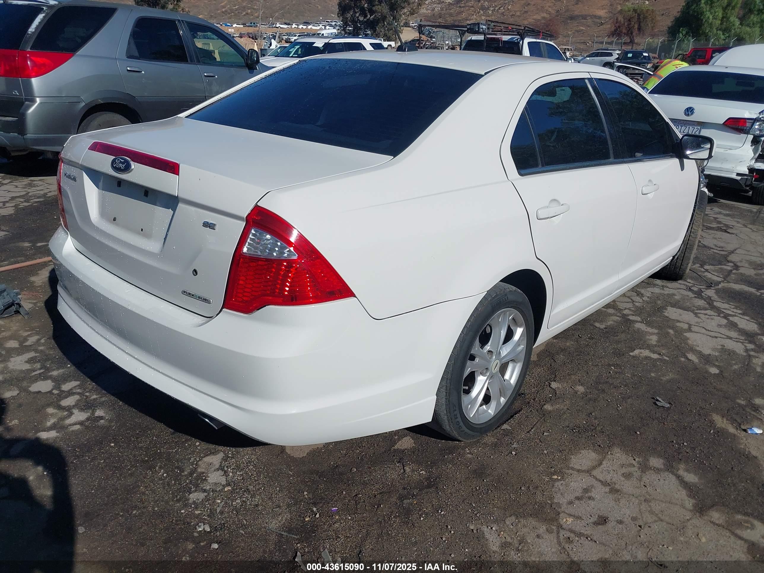 FORD FUSION image 4