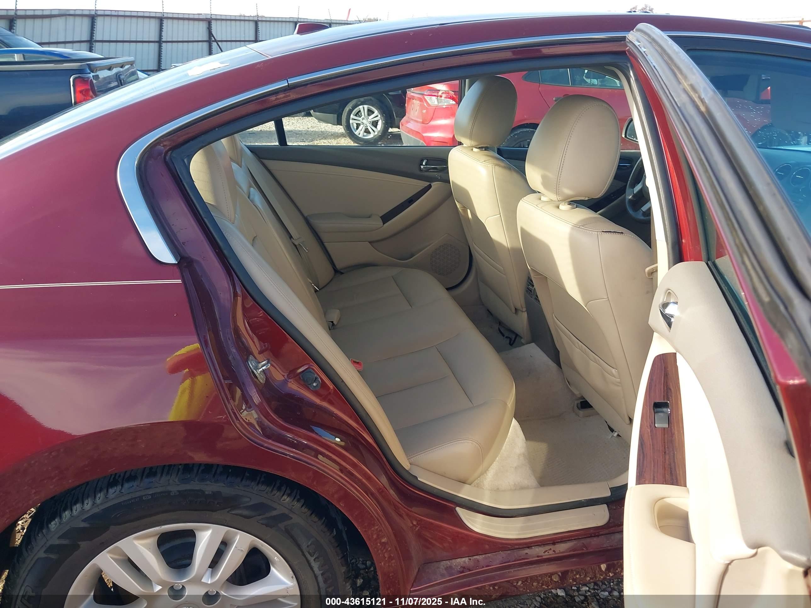 NISSAN ALTIMA image 8